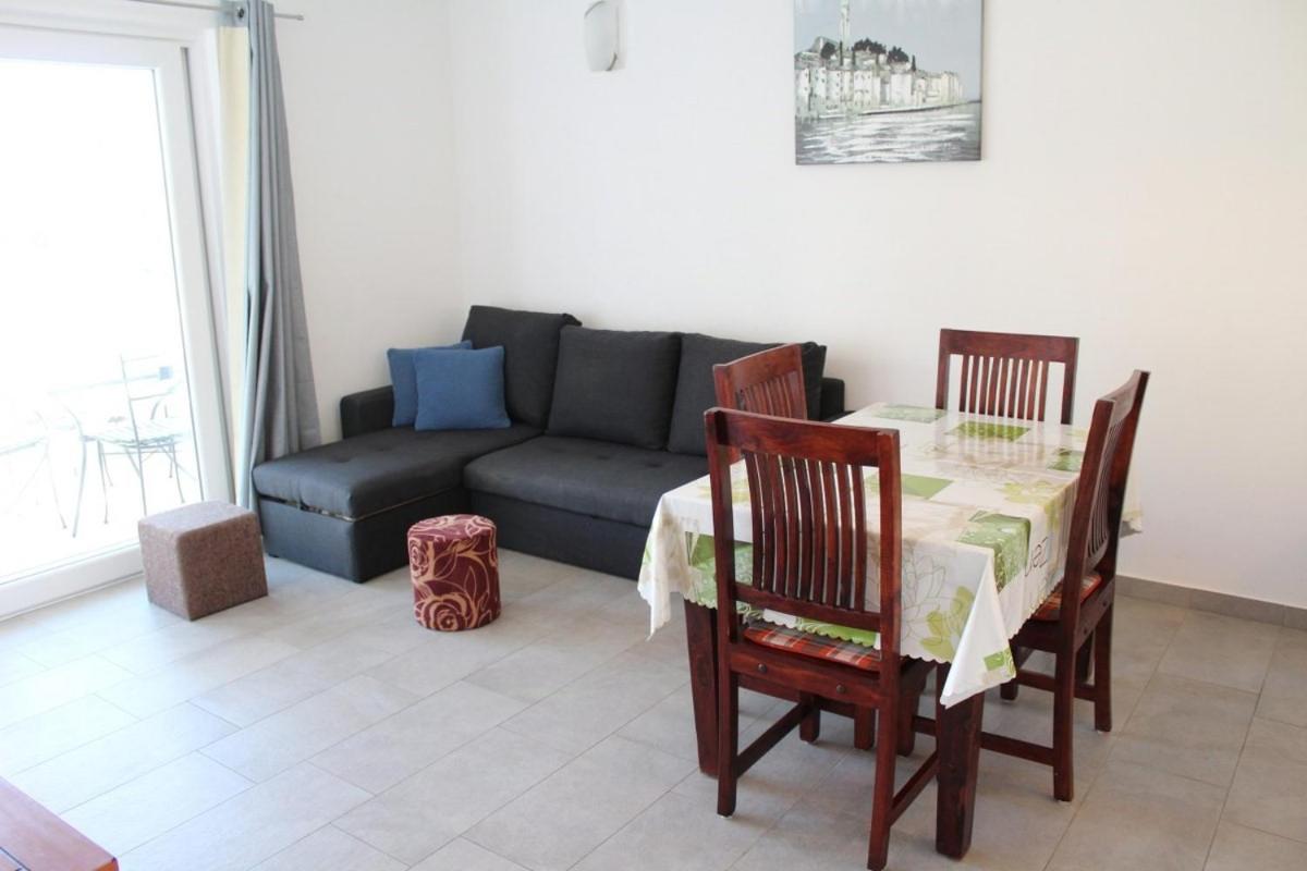 Apartments Lora