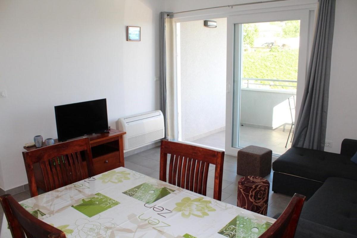 Apartments Lora