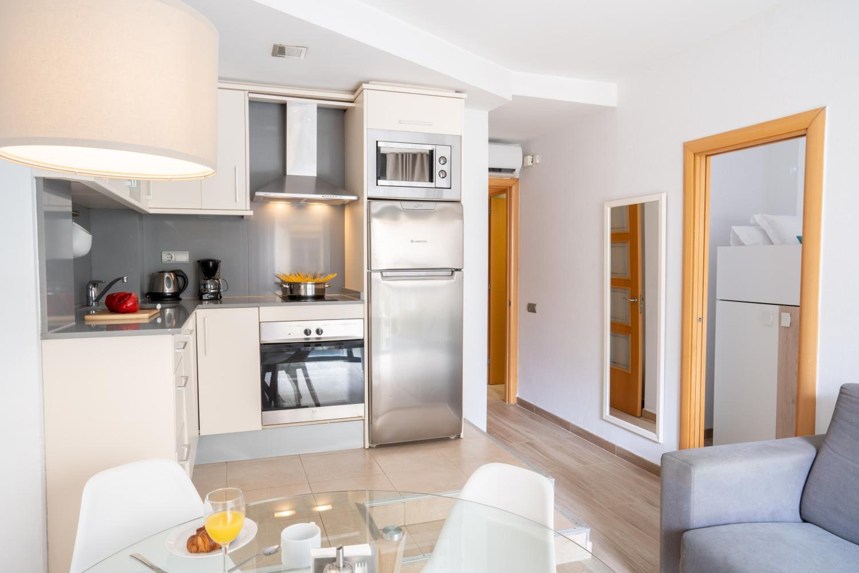 Feelathome Poblenou Beach Apartments