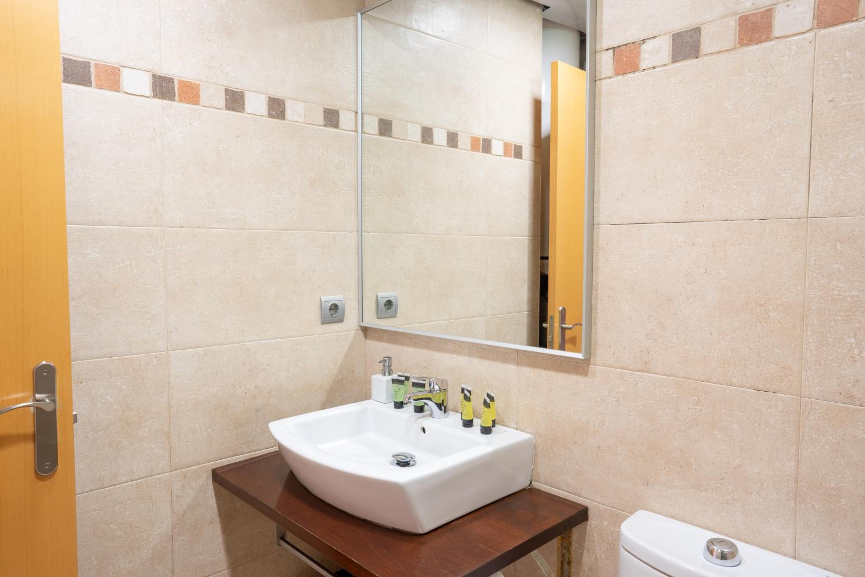 Feelathome Poblenou Beach Apartments