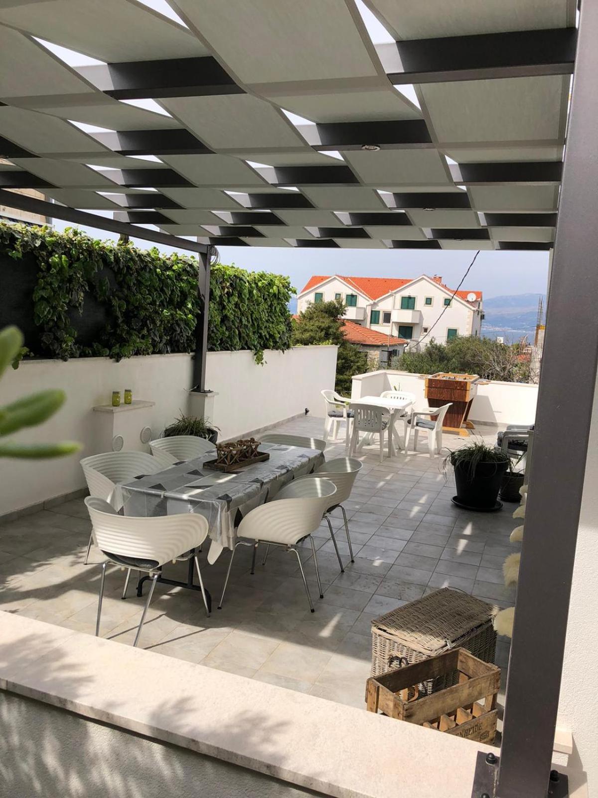 Karina Apartments