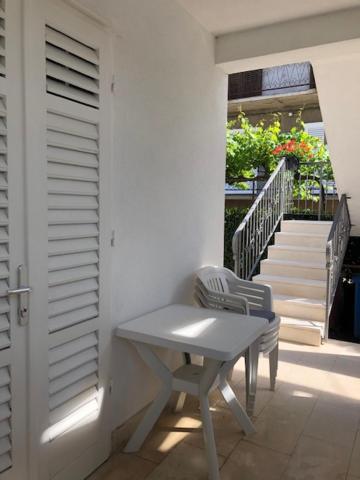 Karina Apartments