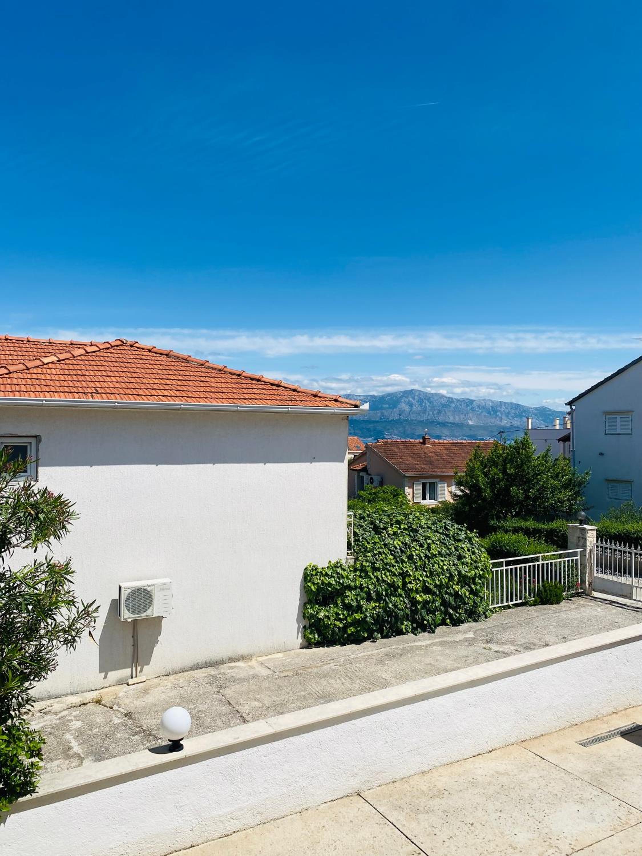Karina Apartments