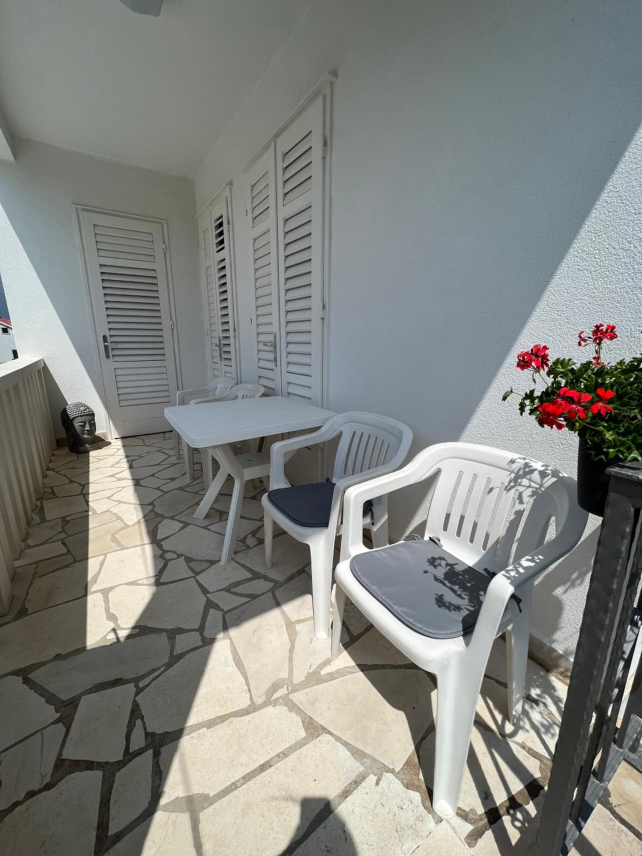 Karina Apartments