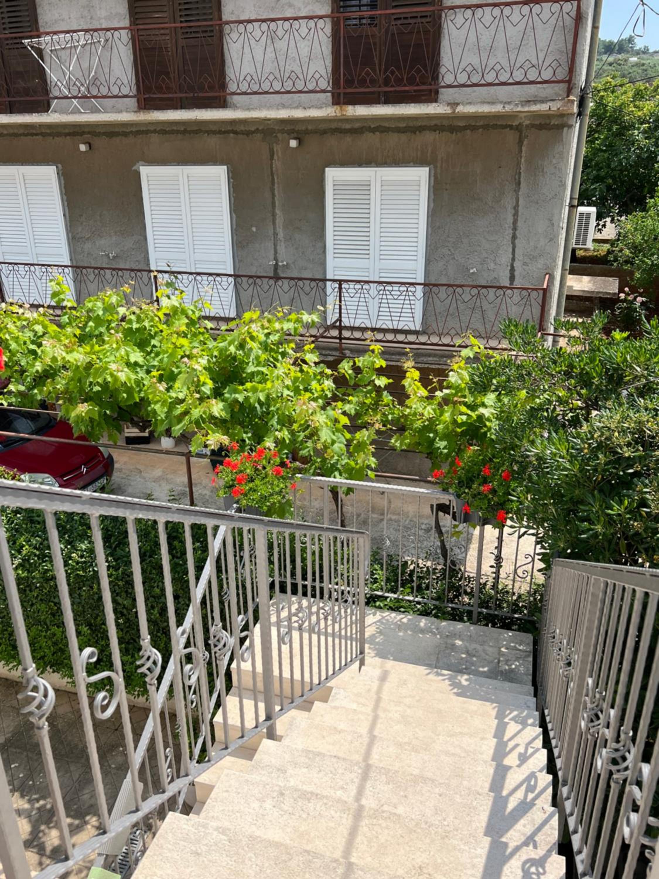 Karina Apartments