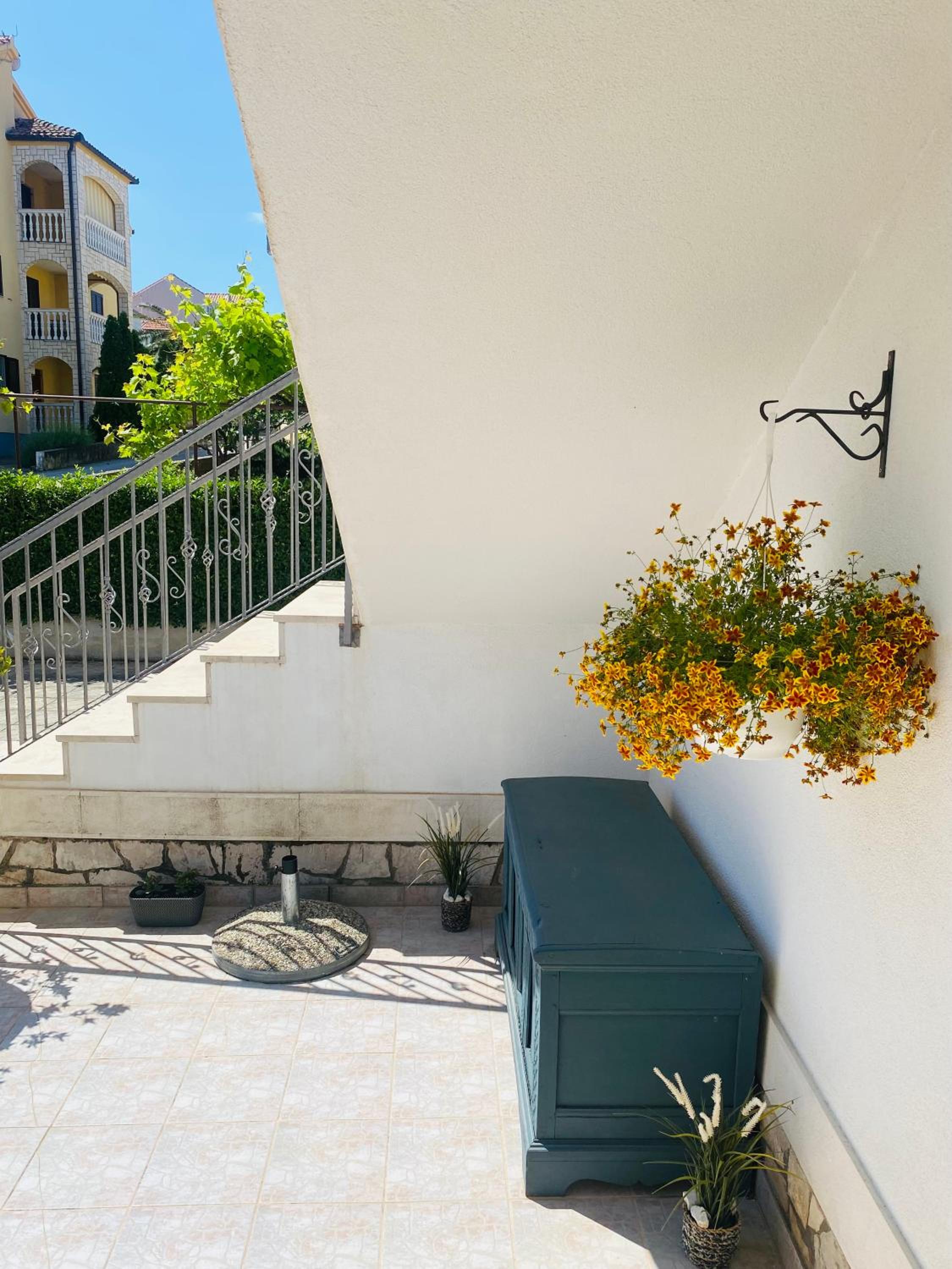 Karina Apartments