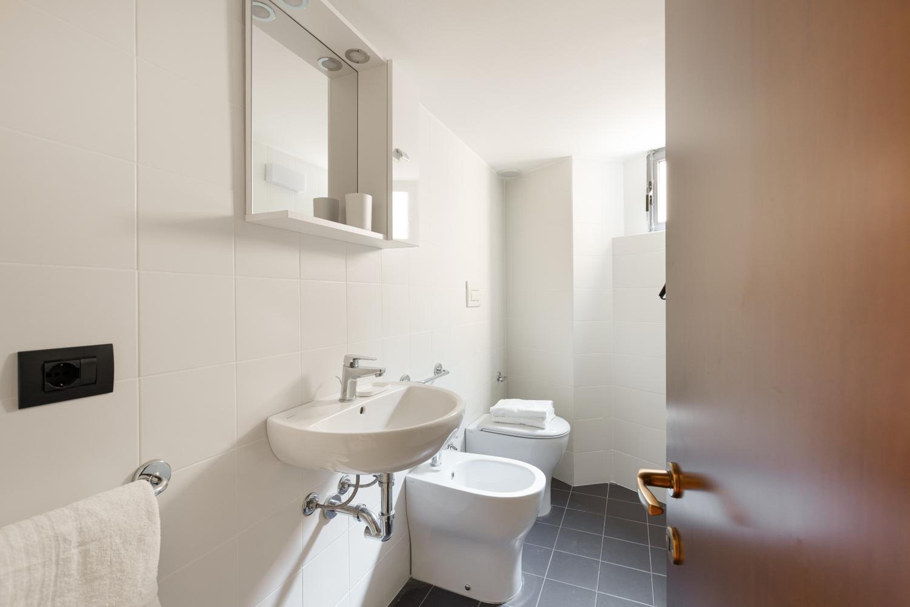 GuestHost - Central Studio APTS Milano-Corso Magenta