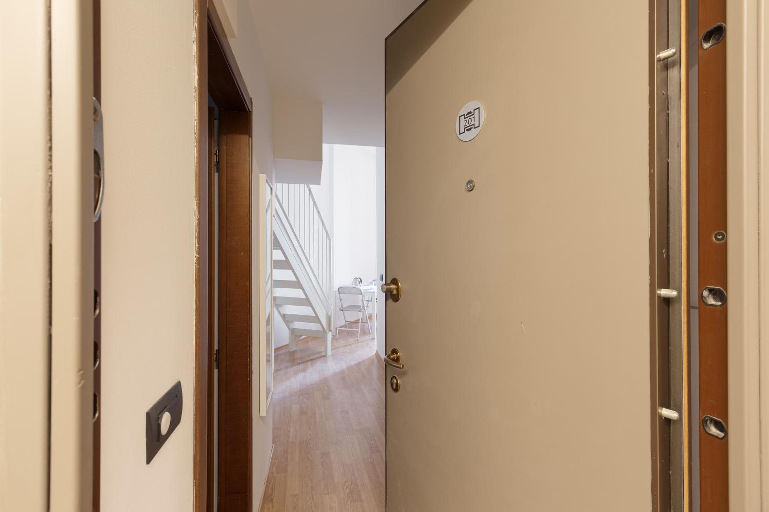 GuestHost - Central Studio APTS Milano-Corso Magenta