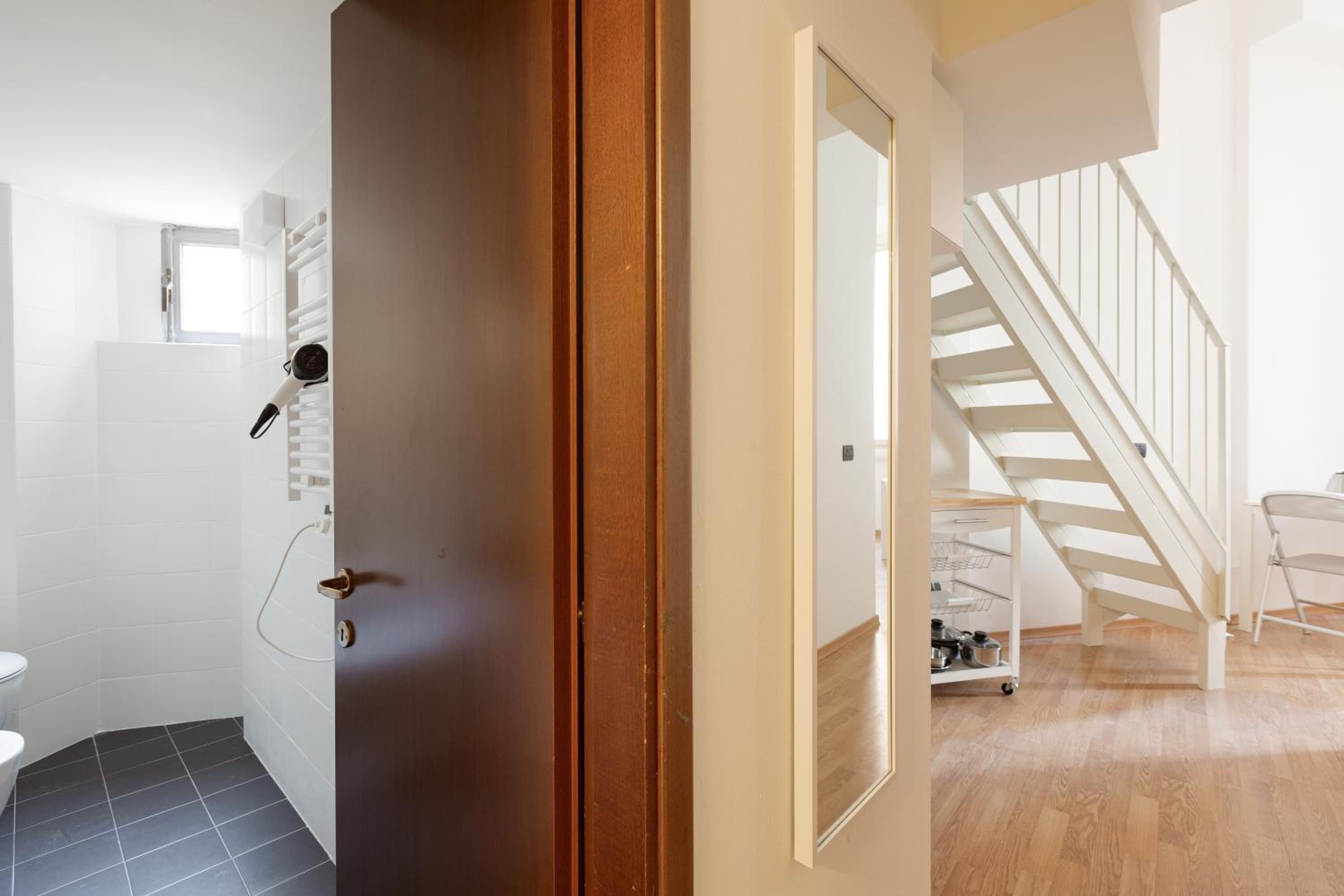 GuestHost - Central Studio APTS Milano-Corso Magenta