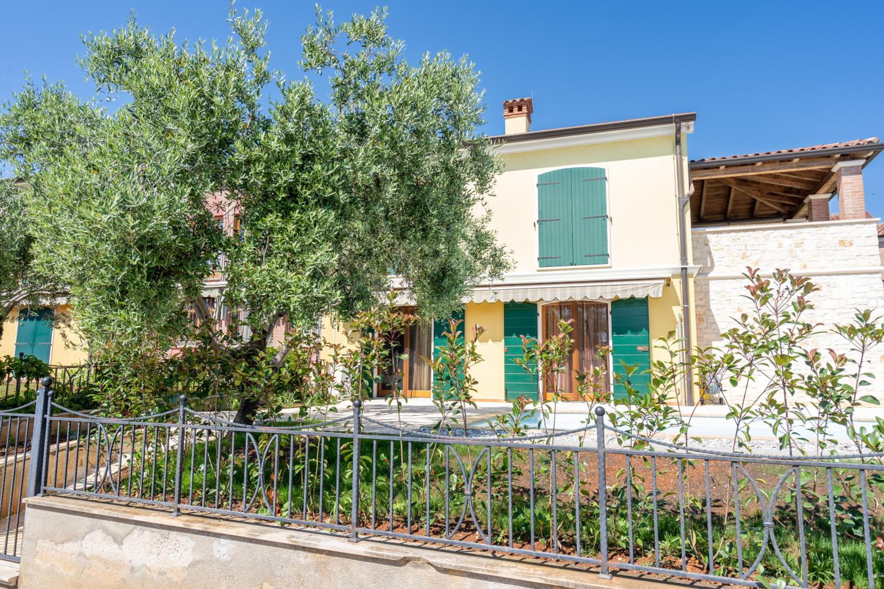 Charming Orange Apartment with Private Pool and Garden Oasis view 2