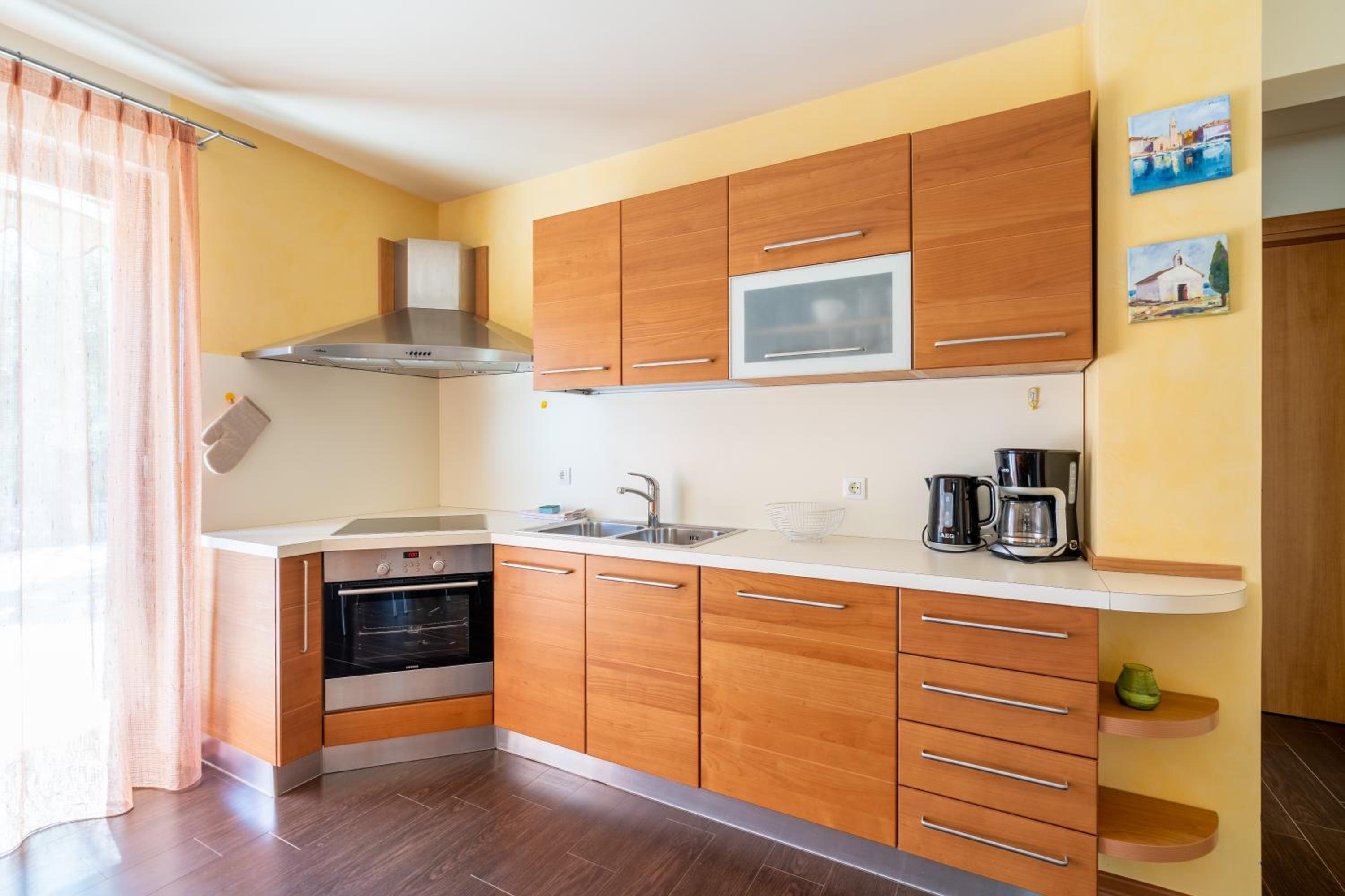 Charming Orange Apartment with Private Pool and Garden Oasis view 4
