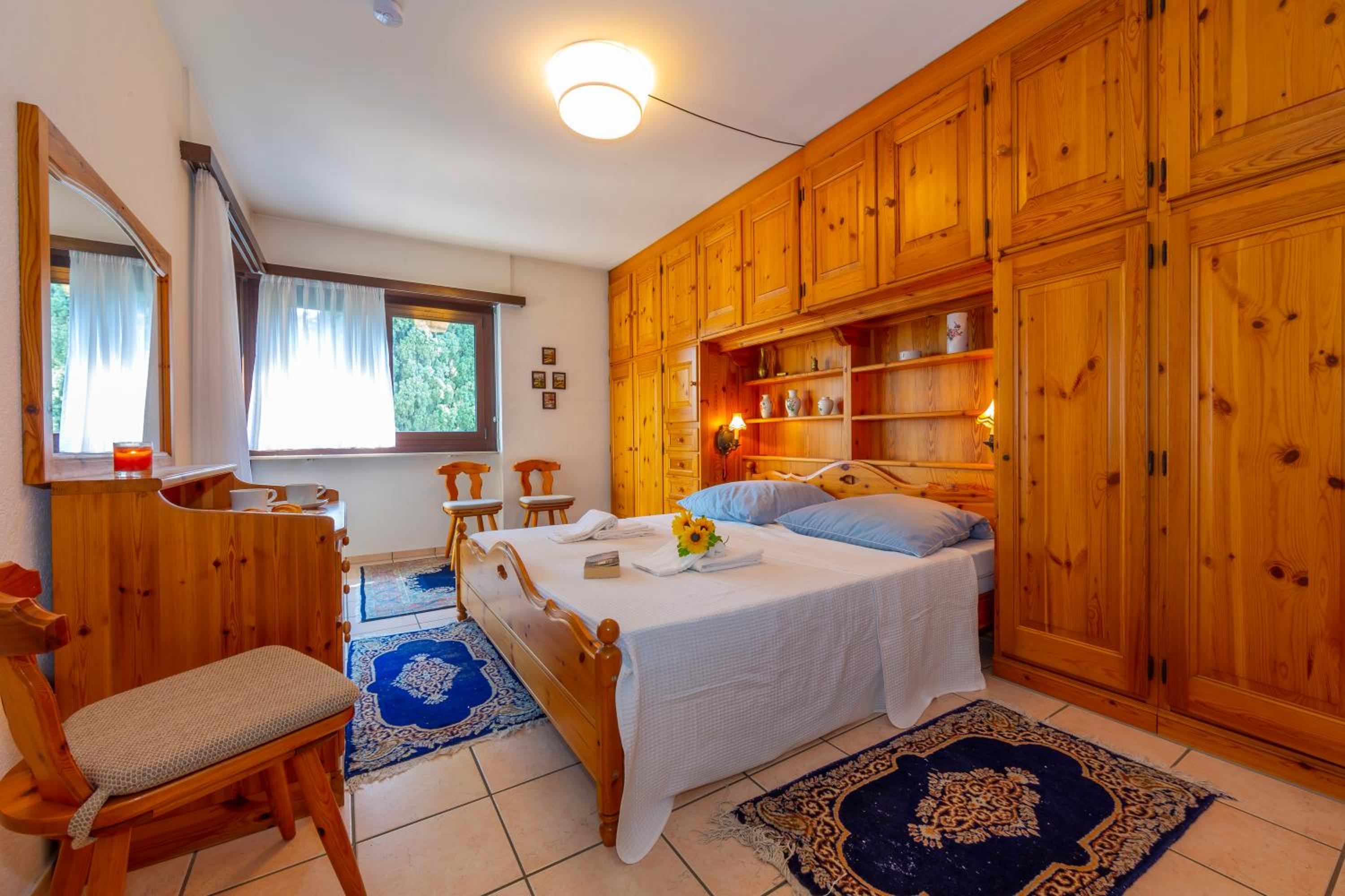 Casa Bader - Lake View Apt with Pool & Sauna - Happy Rentals