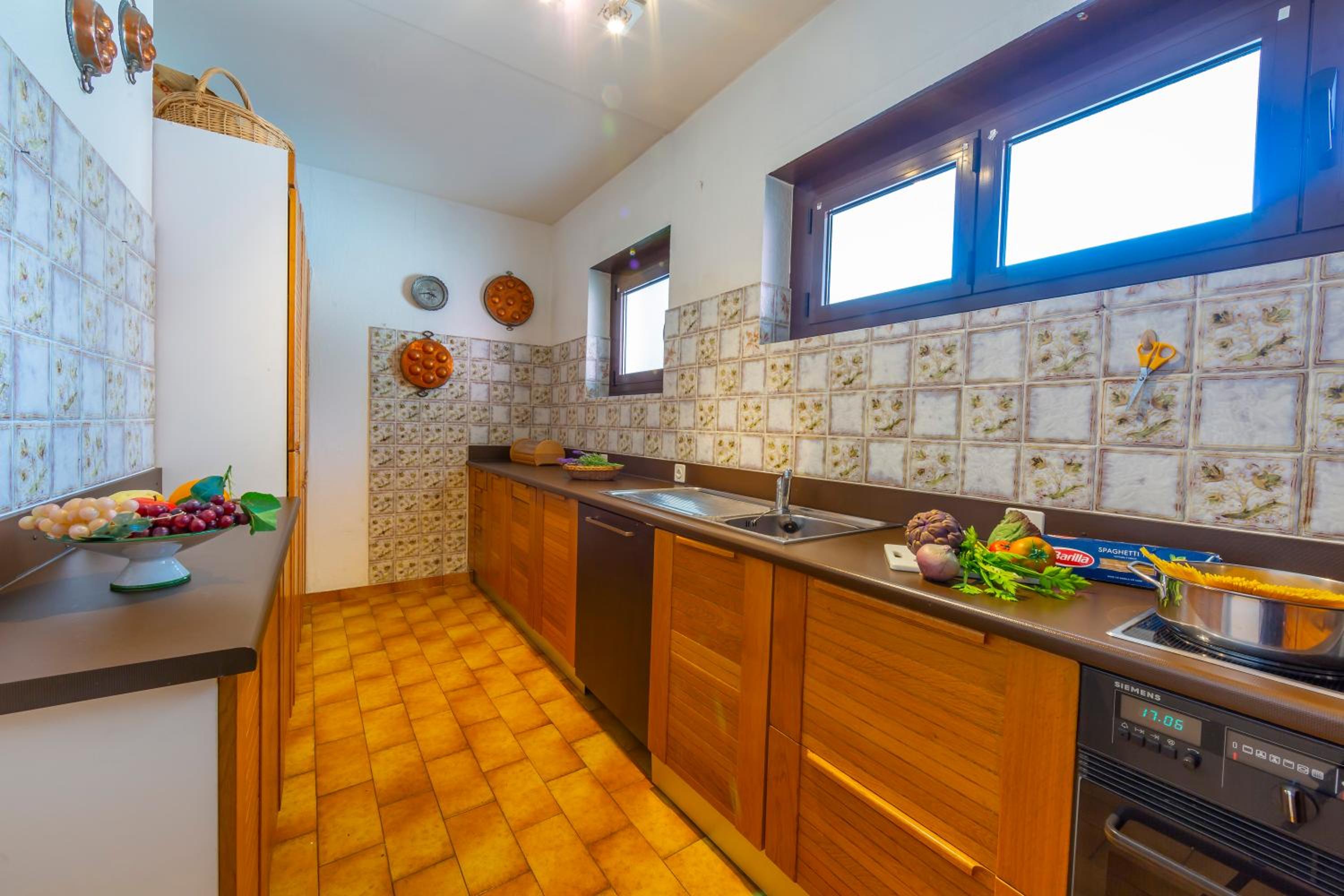 Casa Bader - Lake View Apt with Pool & Sauna - Happy Rentals