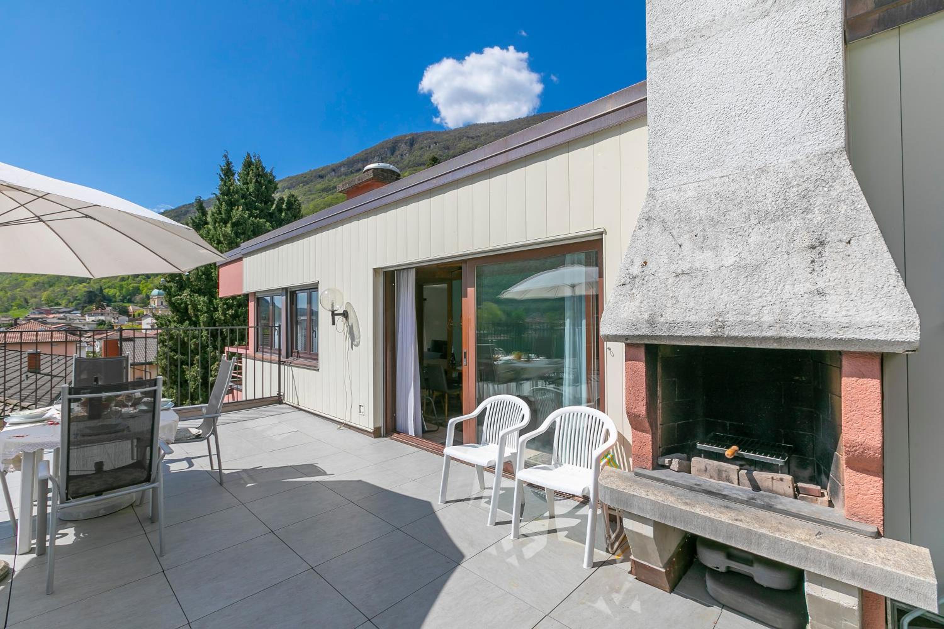 Casa Bader - Lake View Apt with Pool & Sauna - Happy Rentals