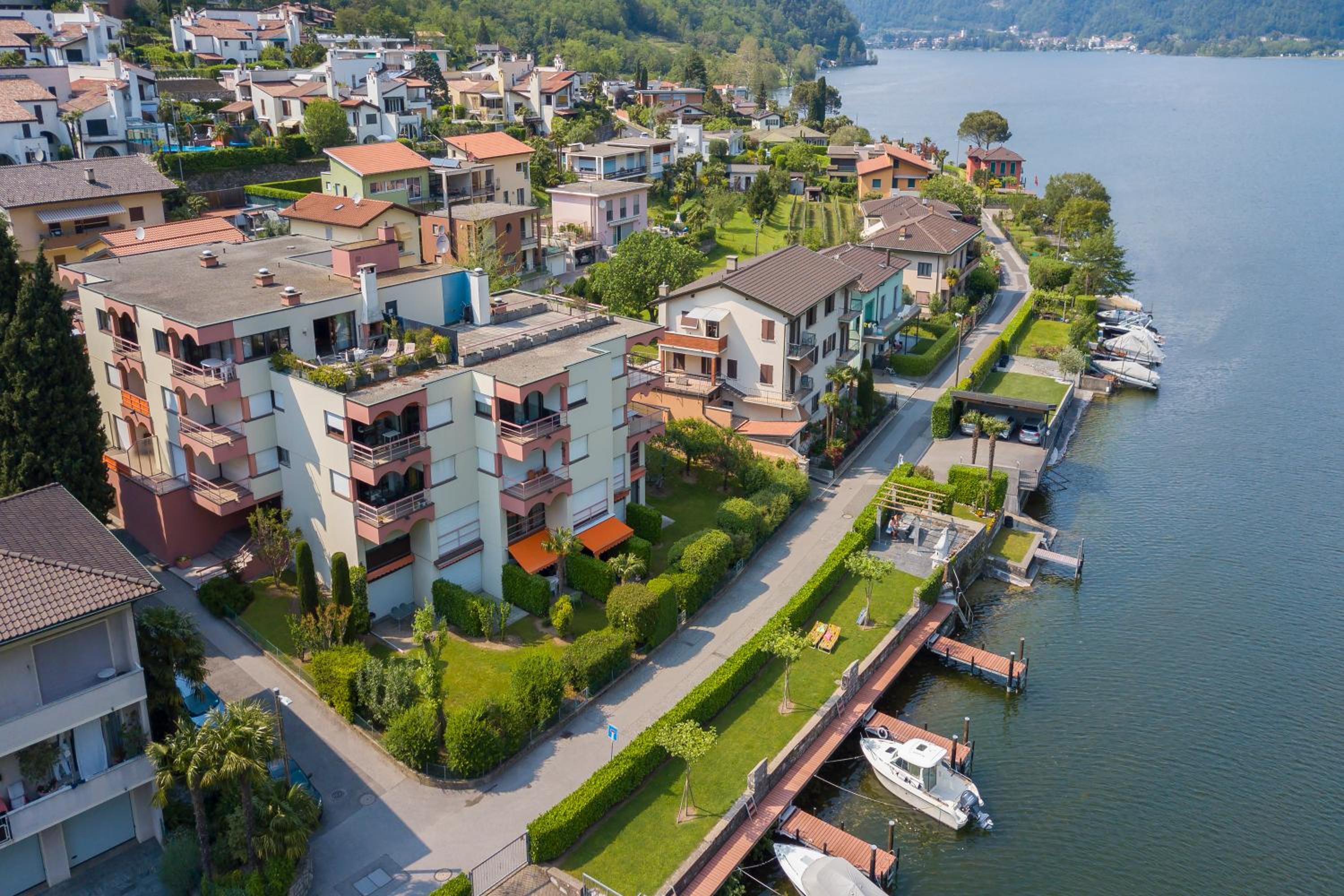 Casa Bader - Lake View Apt with Pool & Sauna - Happy Rentals