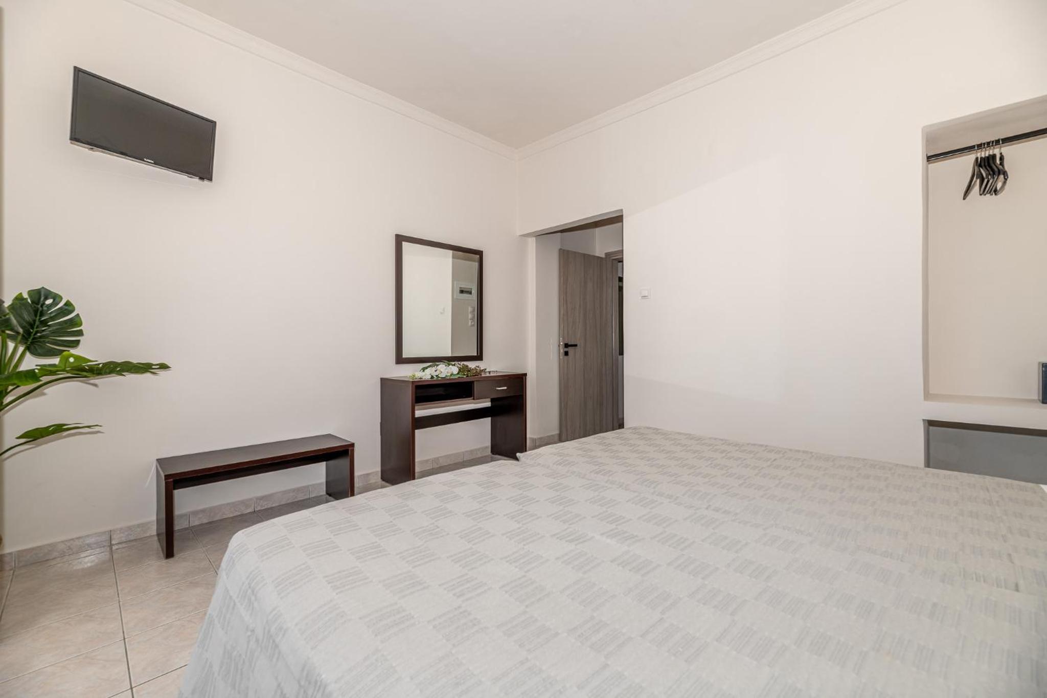 Mouria Studios & Apartments