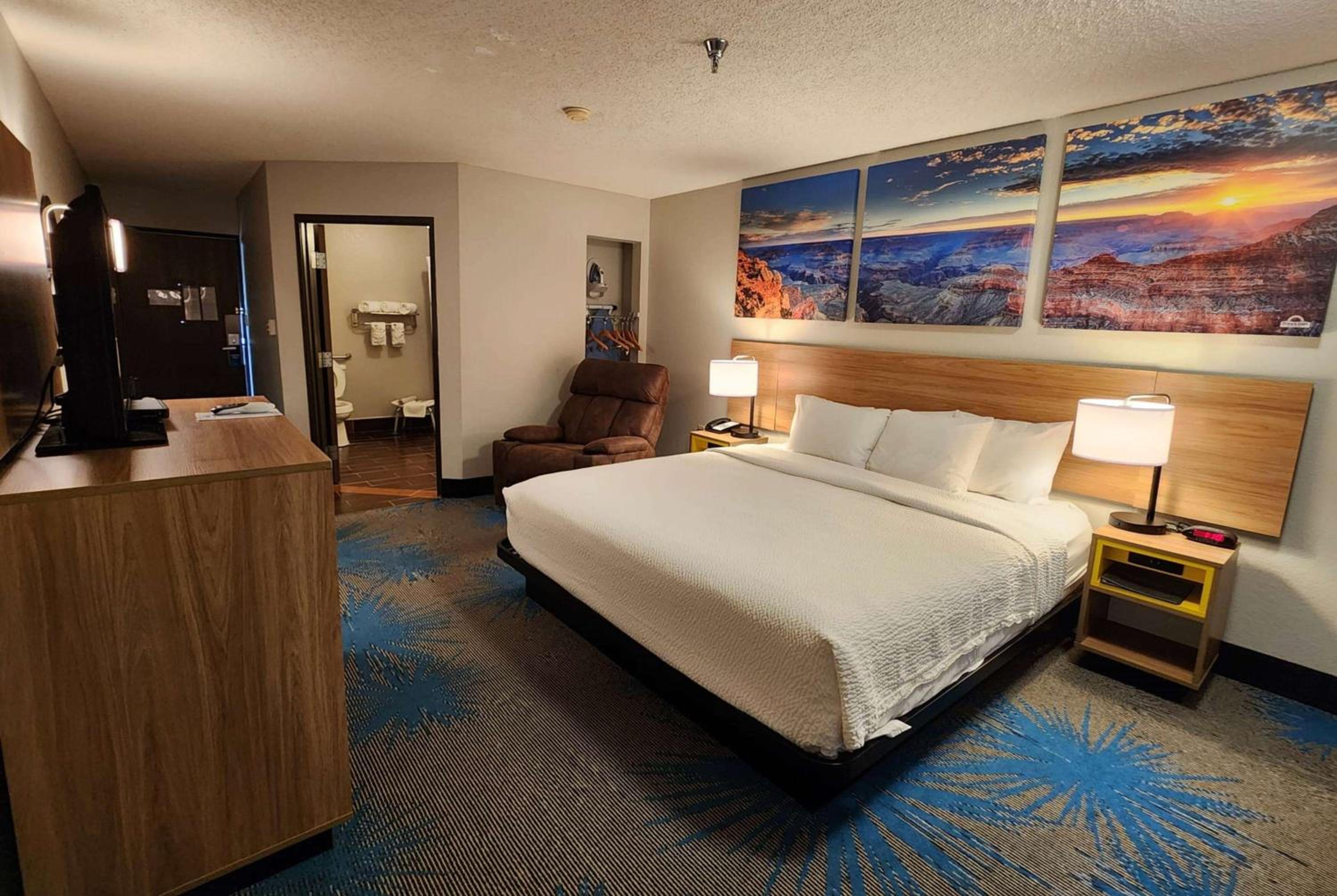 Tucumcari Vacations - Days Inn by Wyndham Tucumcari - Property Image 2
