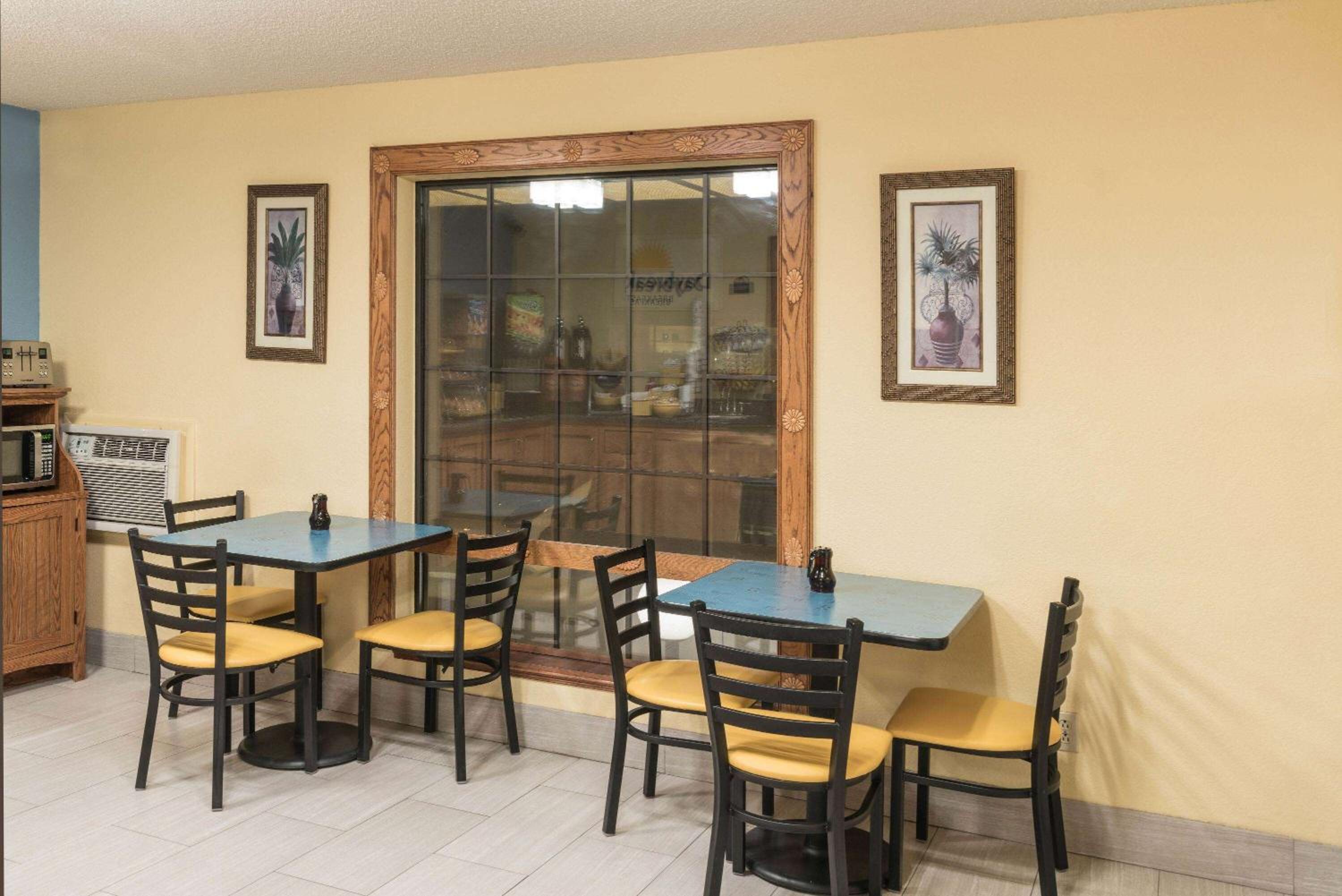 Tucumcari Vacations - Days Inn by Wyndham Tucumcari - Property Image 12