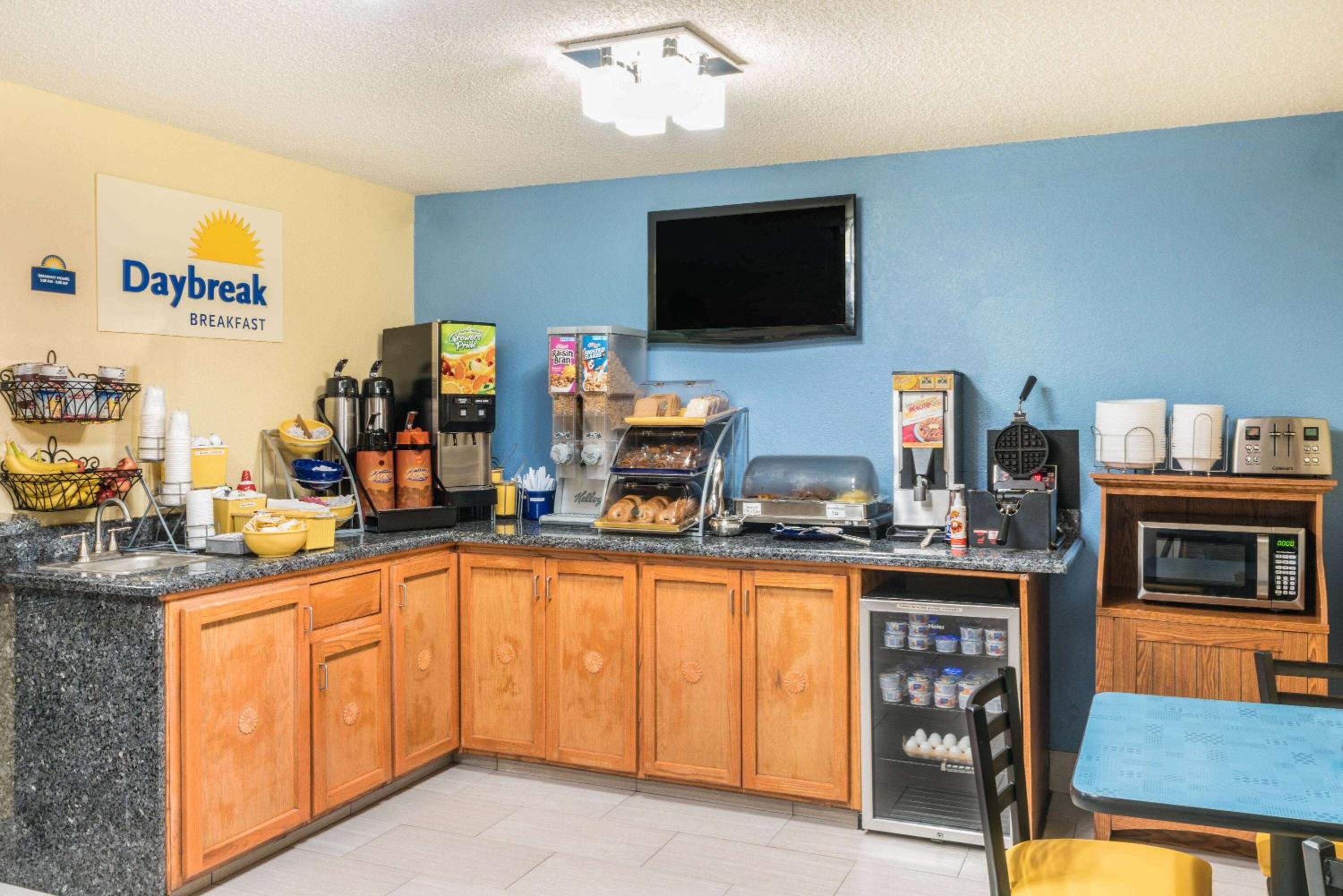 Tucumcari Vacations - Days Inn by Wyndham Tucumcari - Property Image 1