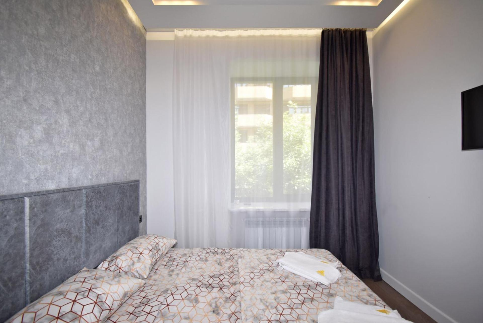 Northern Avenue. 1 bedroom Modern, Euro Renovated apartment TT198