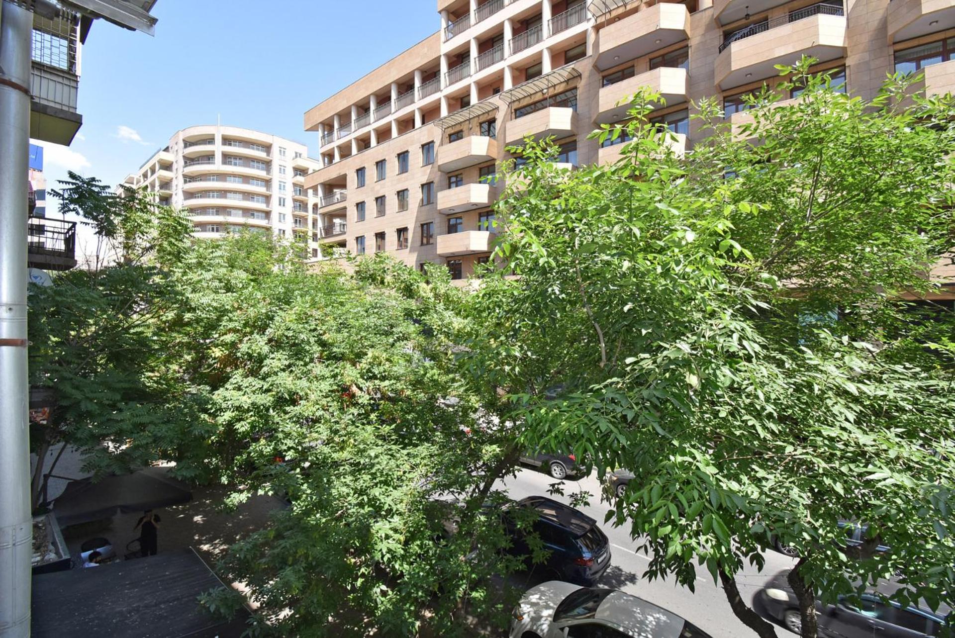 Northern Avenue. 1 bedroom Modern, Euro Renovated apartment TT198