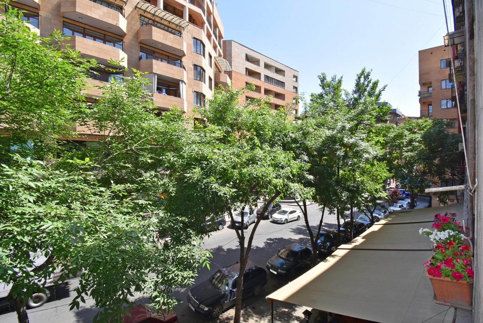 Northern Avenue. 1 bedroom Modern, Euro Renovated apartment TT198