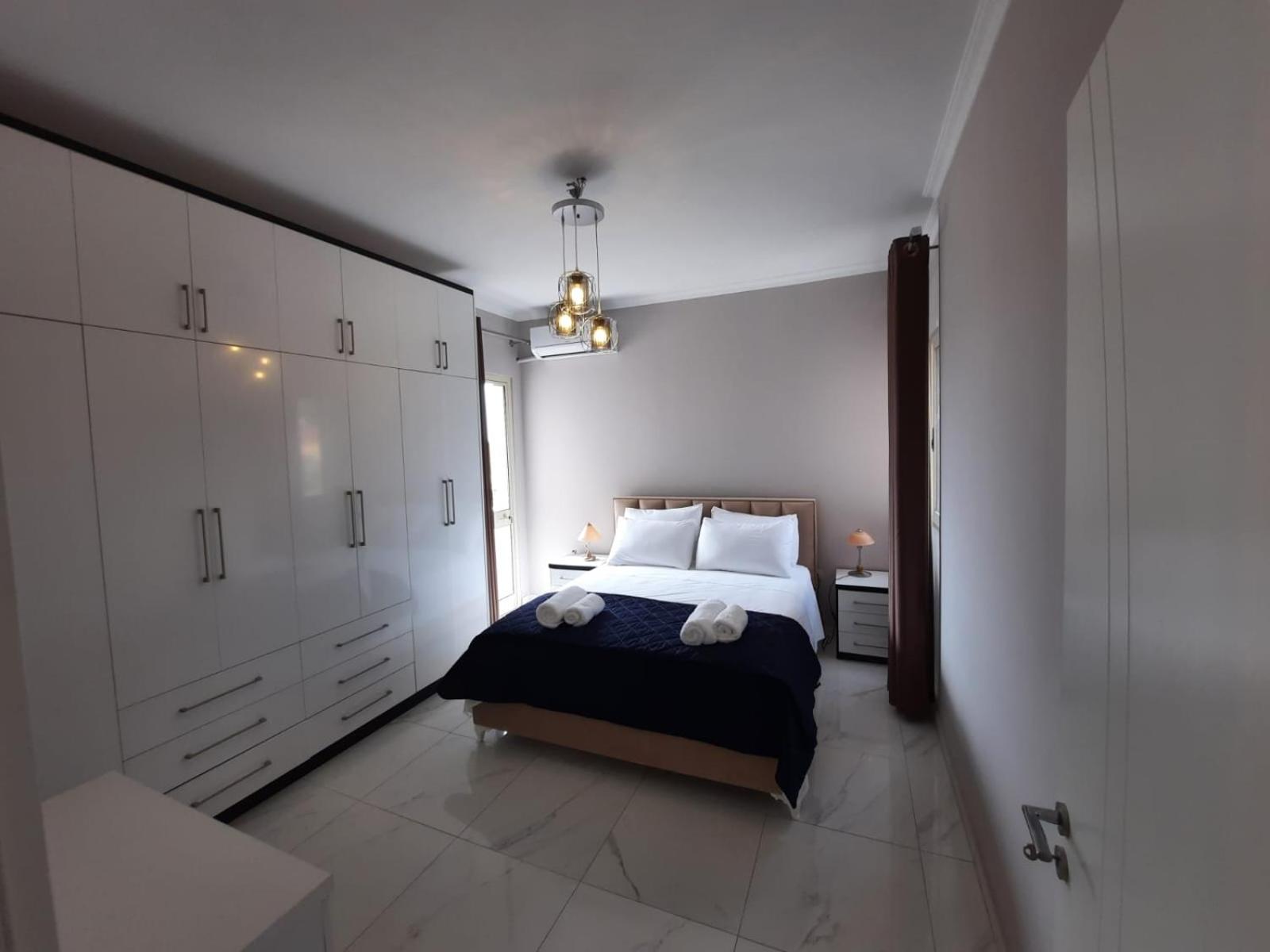 Arlis House
