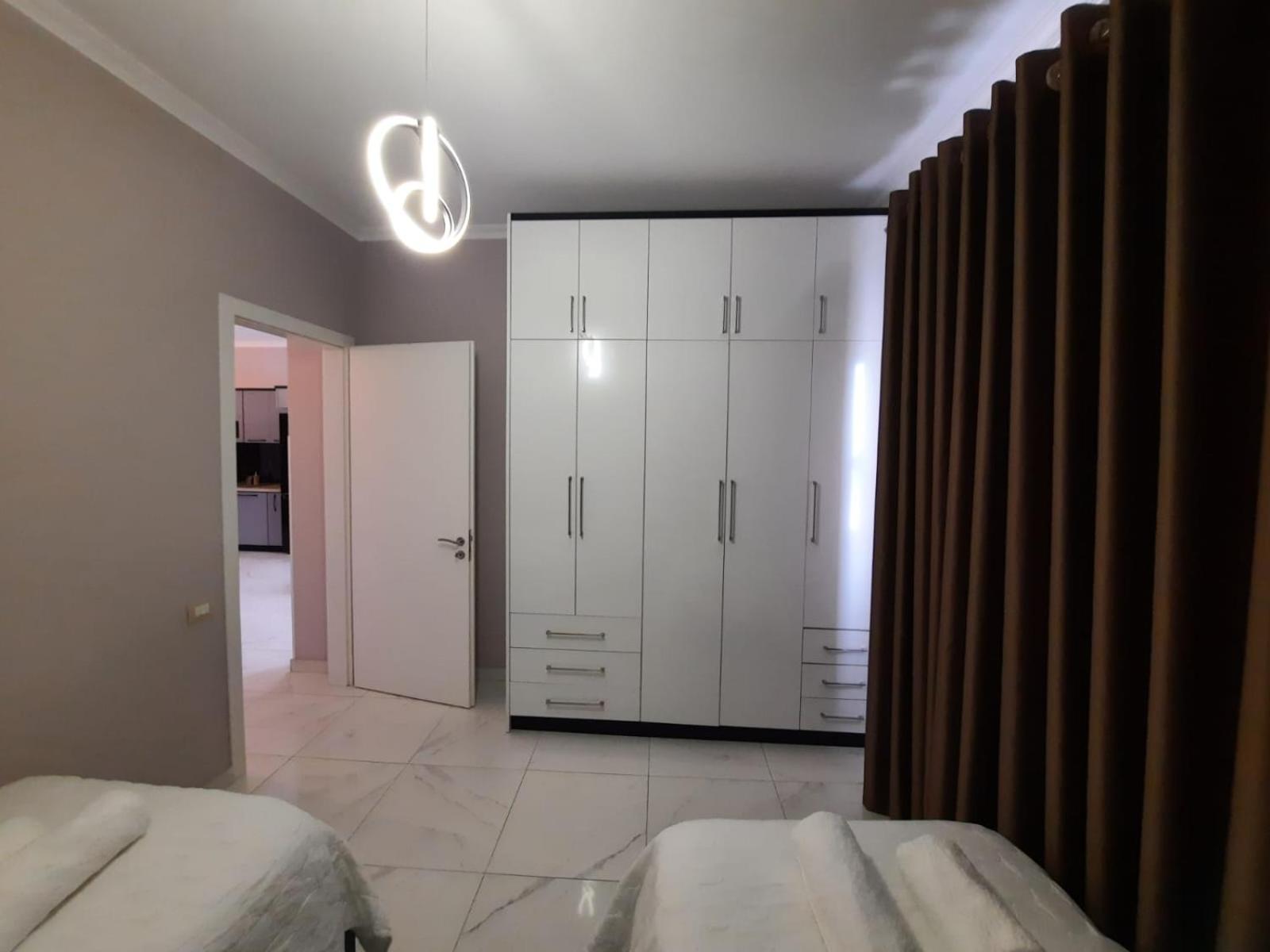 Arlis House