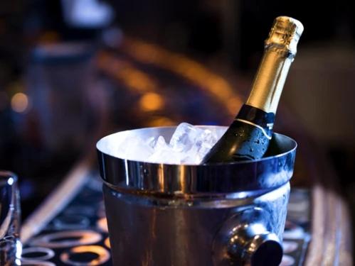 Hotel AFI Discret Jacuzzi - Image 1