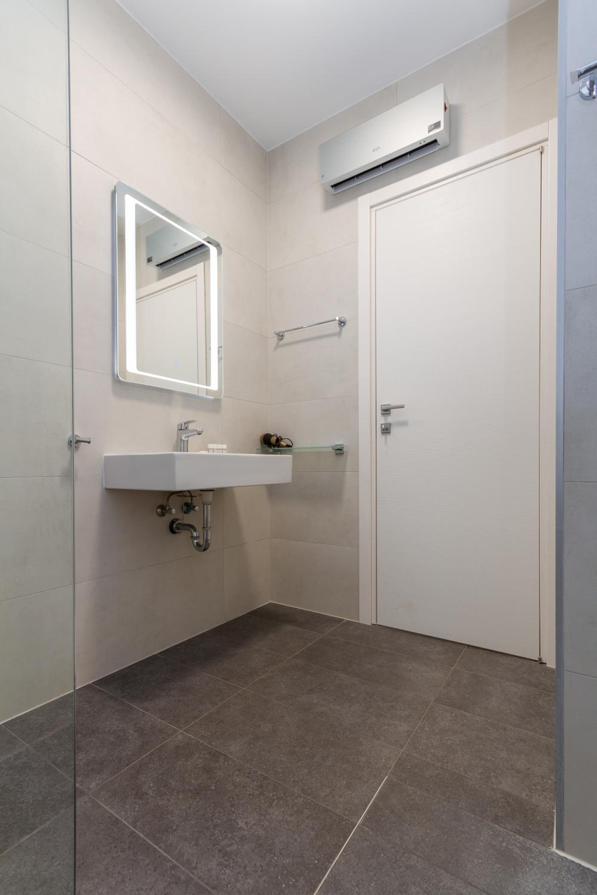 Supreme Apartment Miramare with Sea View