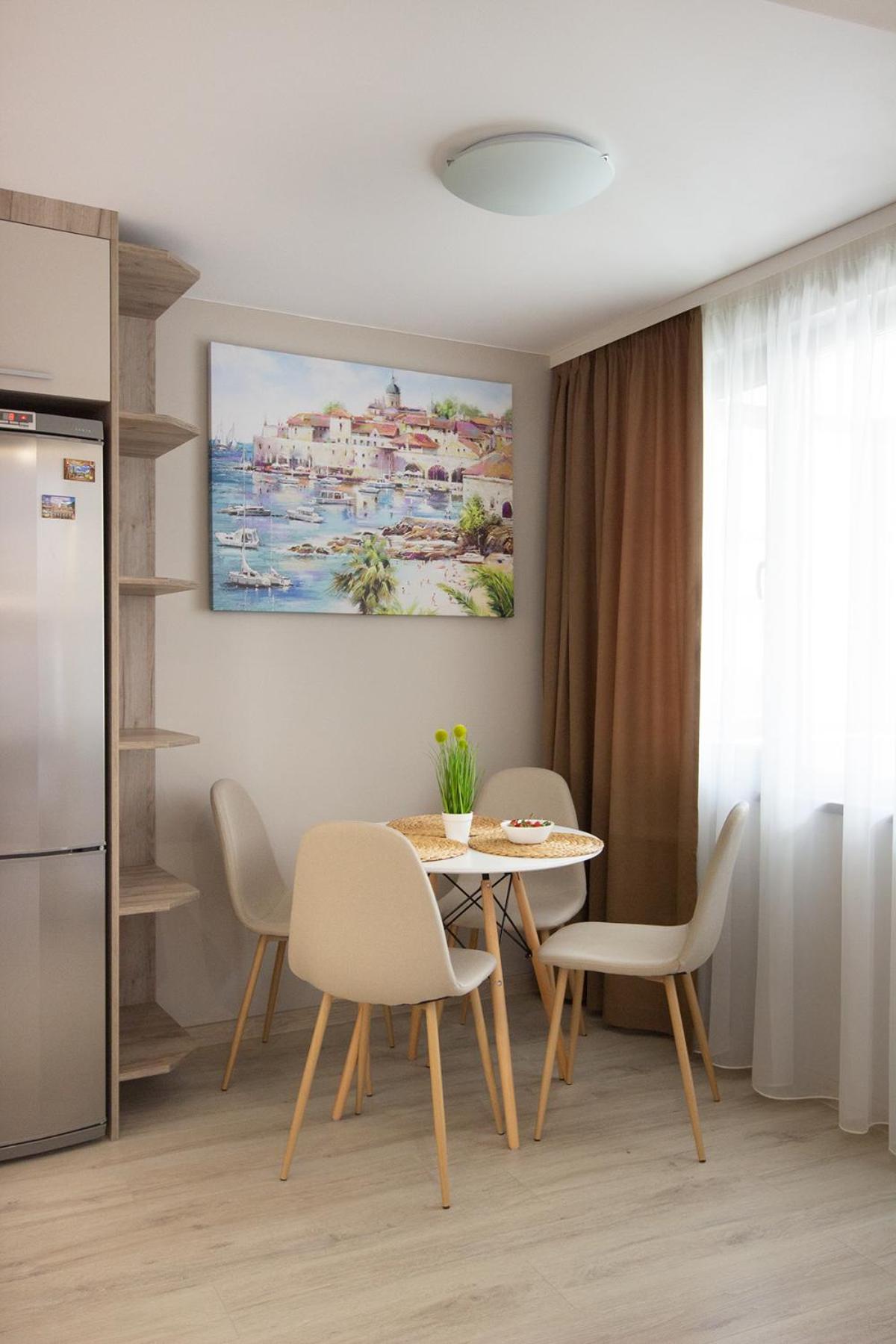 Apartment DownTown - top center