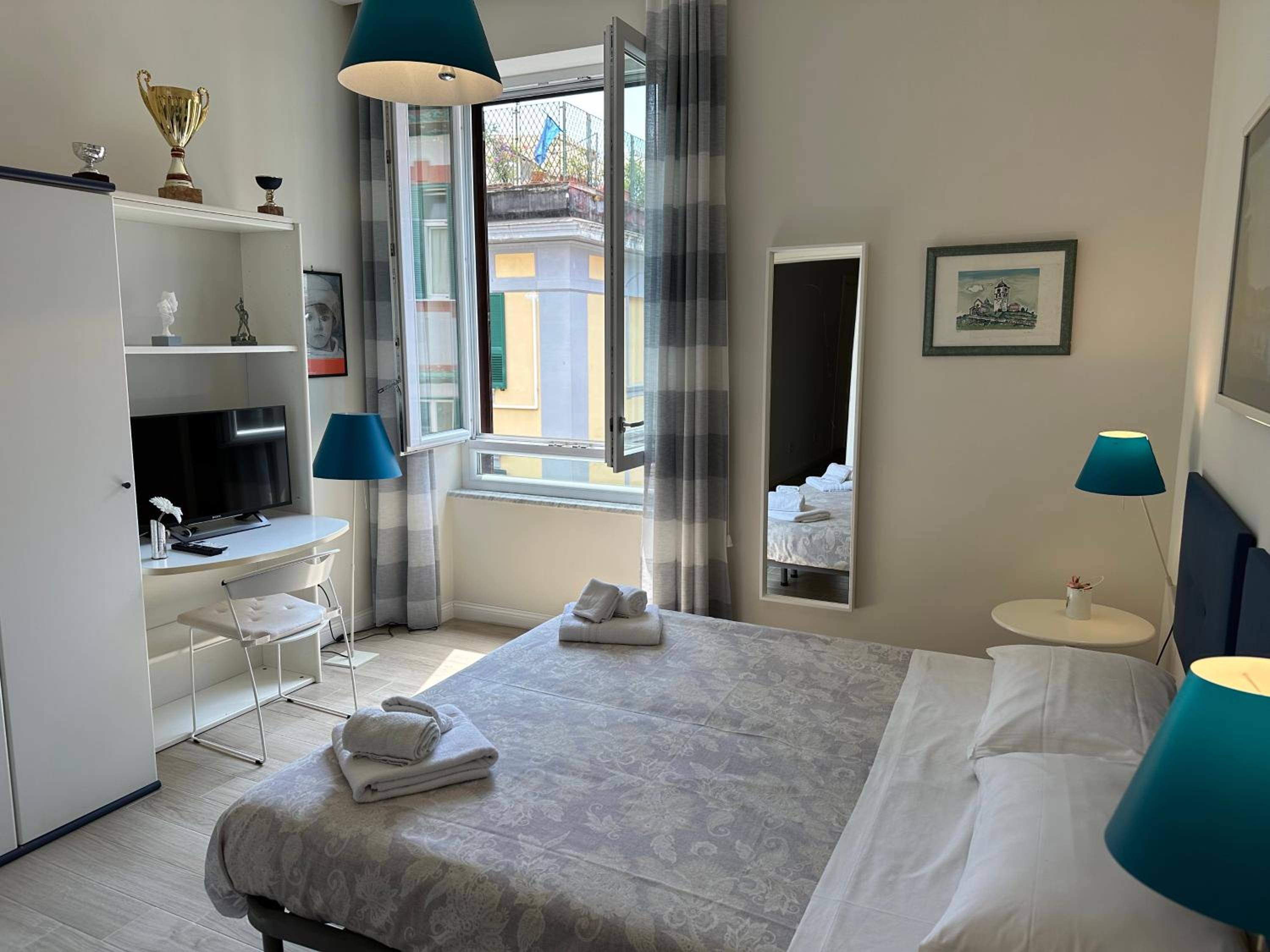 Domus Luca - Central Rooms in the Heart of Naples