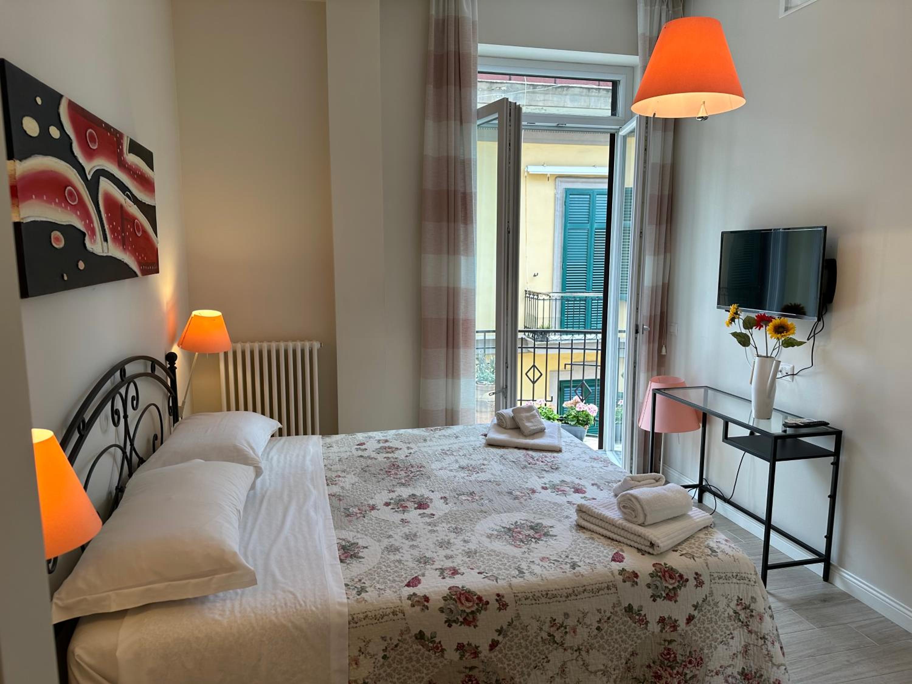 Domus Luca - Central Rooms in the Heart of Naples
