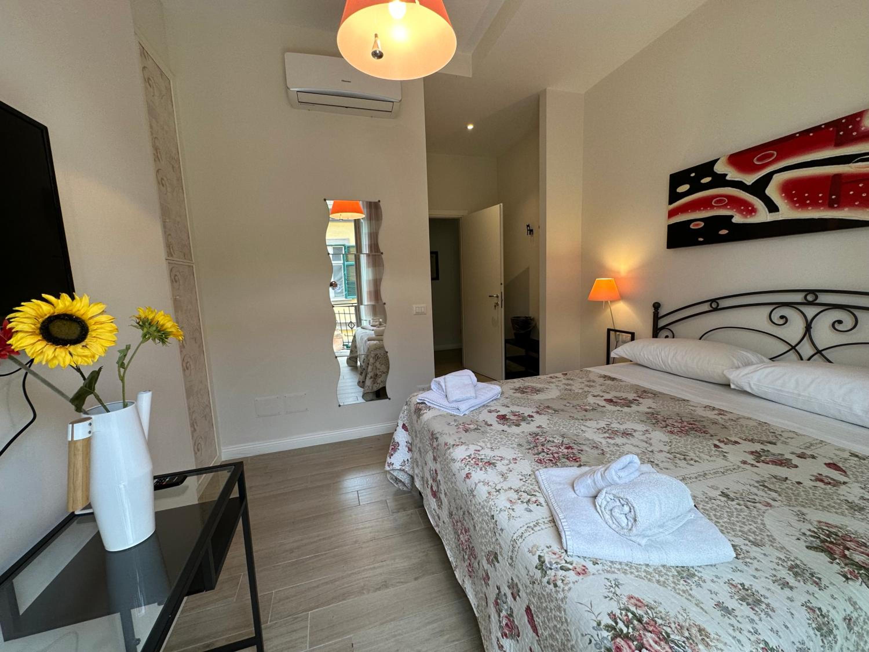 Domus Luca - Central Rooms in the Heart of Naples