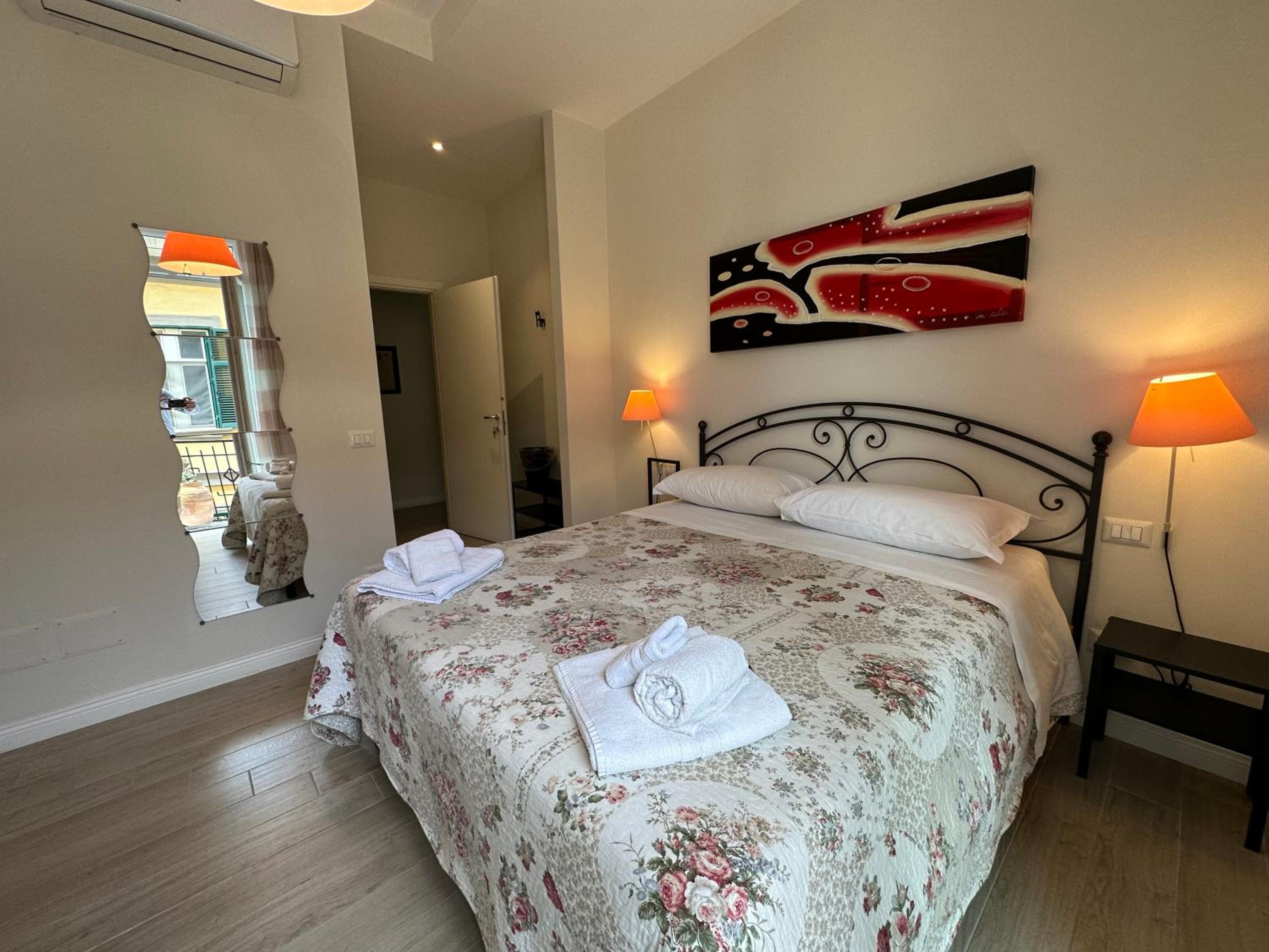 Domus Luca - Central Rooms in the Heart of Naples