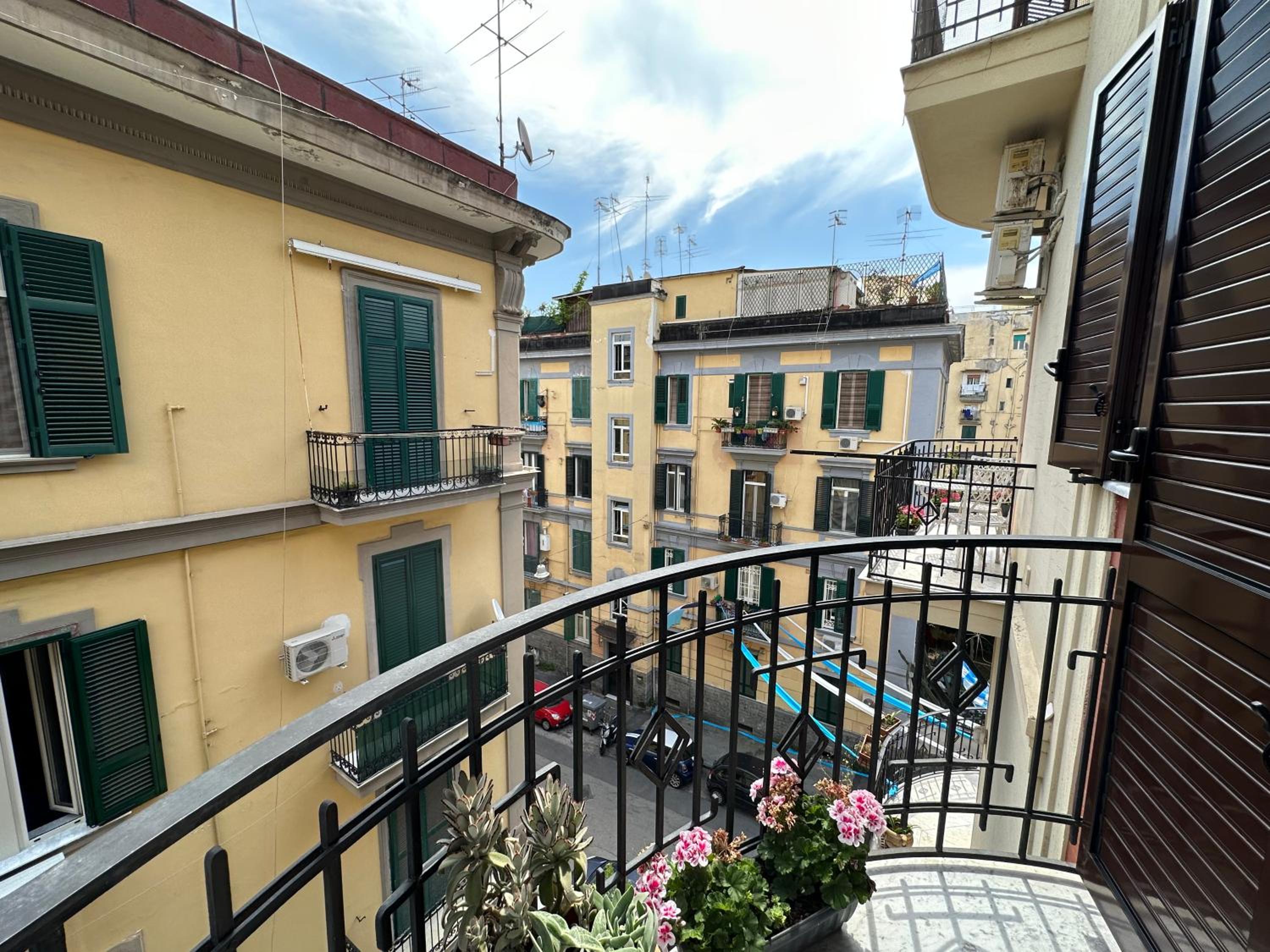 Domus Luca - Central Rooms in the Heart of Naples