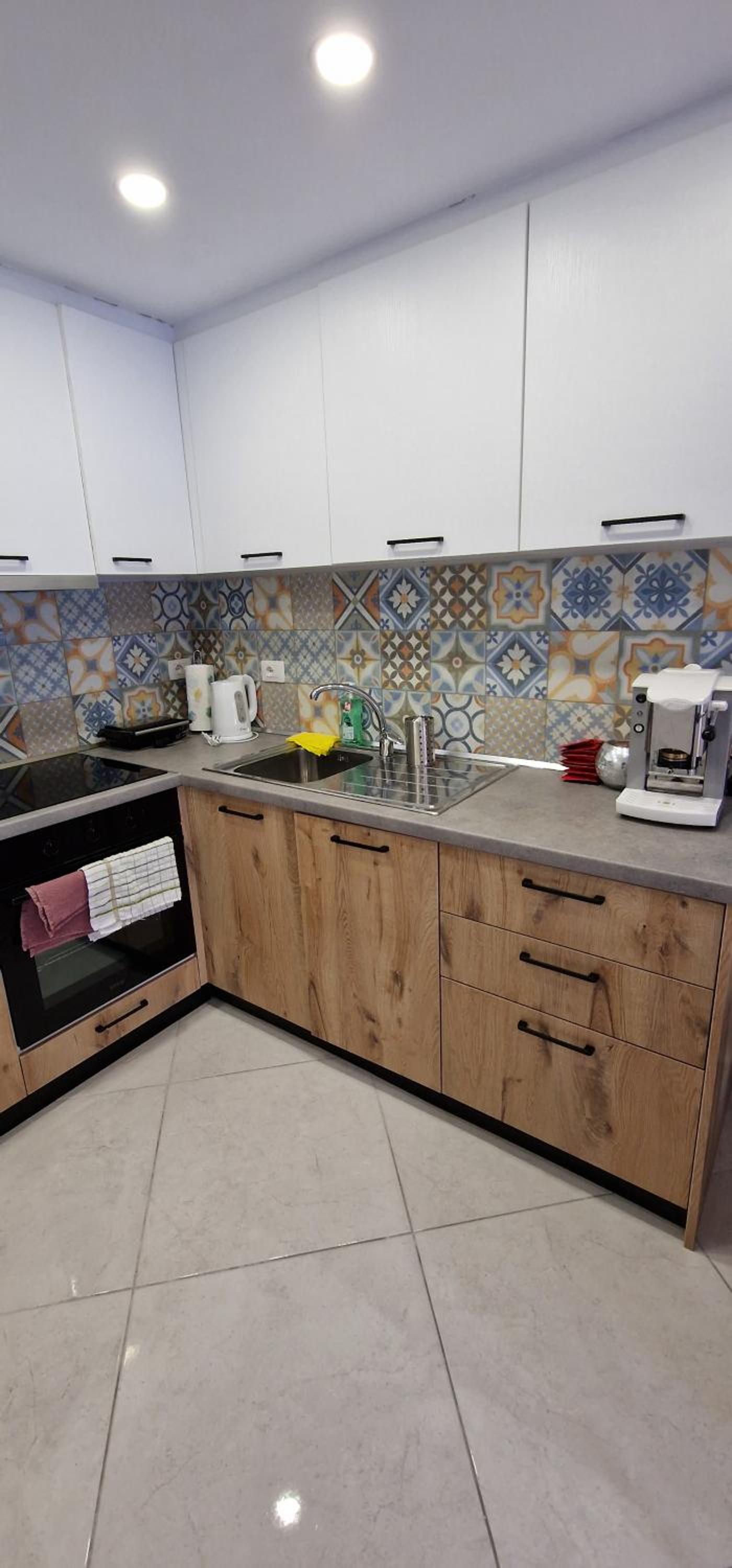 Lovely duplex apartment with patio, 100m from the beach!