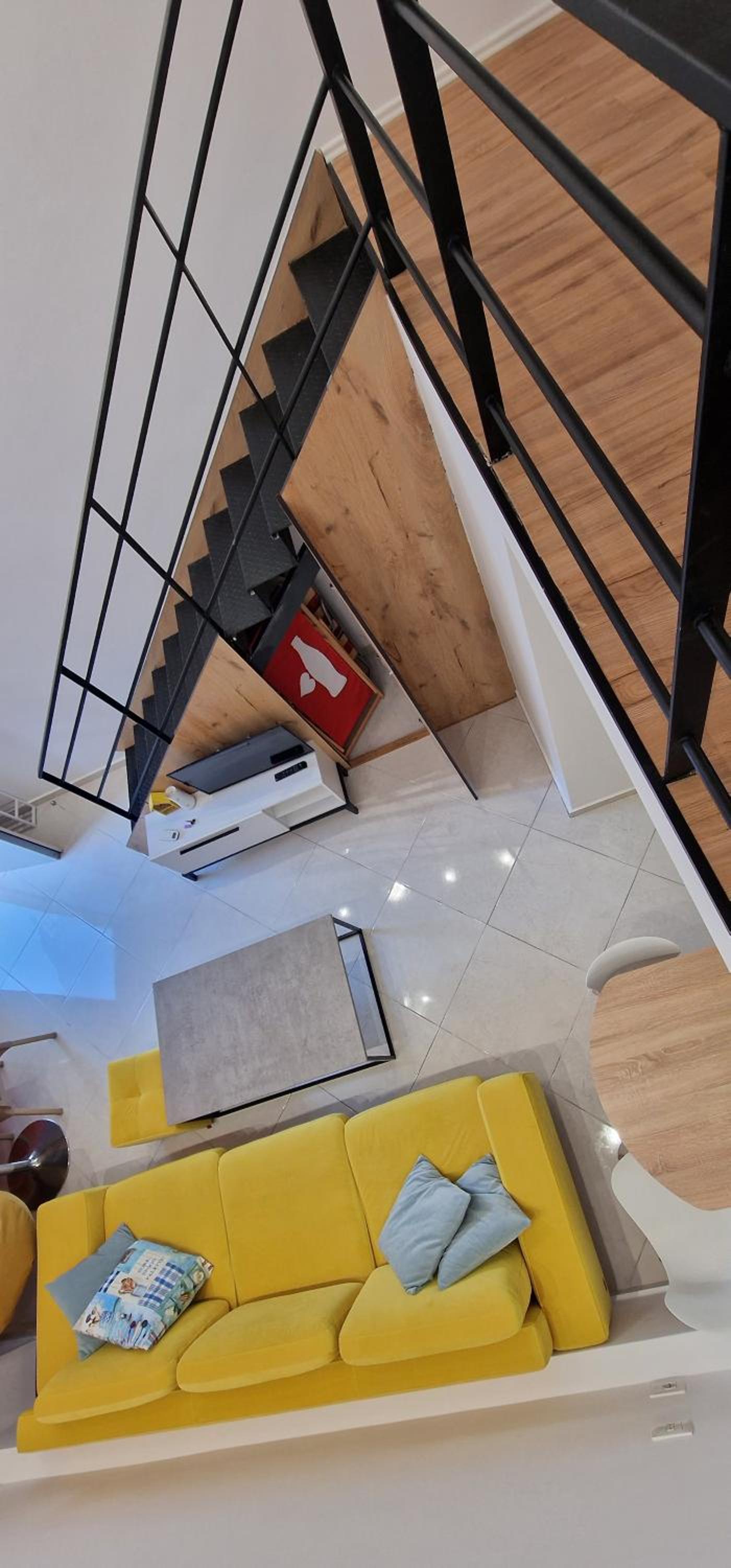 Lovely duplex apartment with patio, 100m from the beach!
