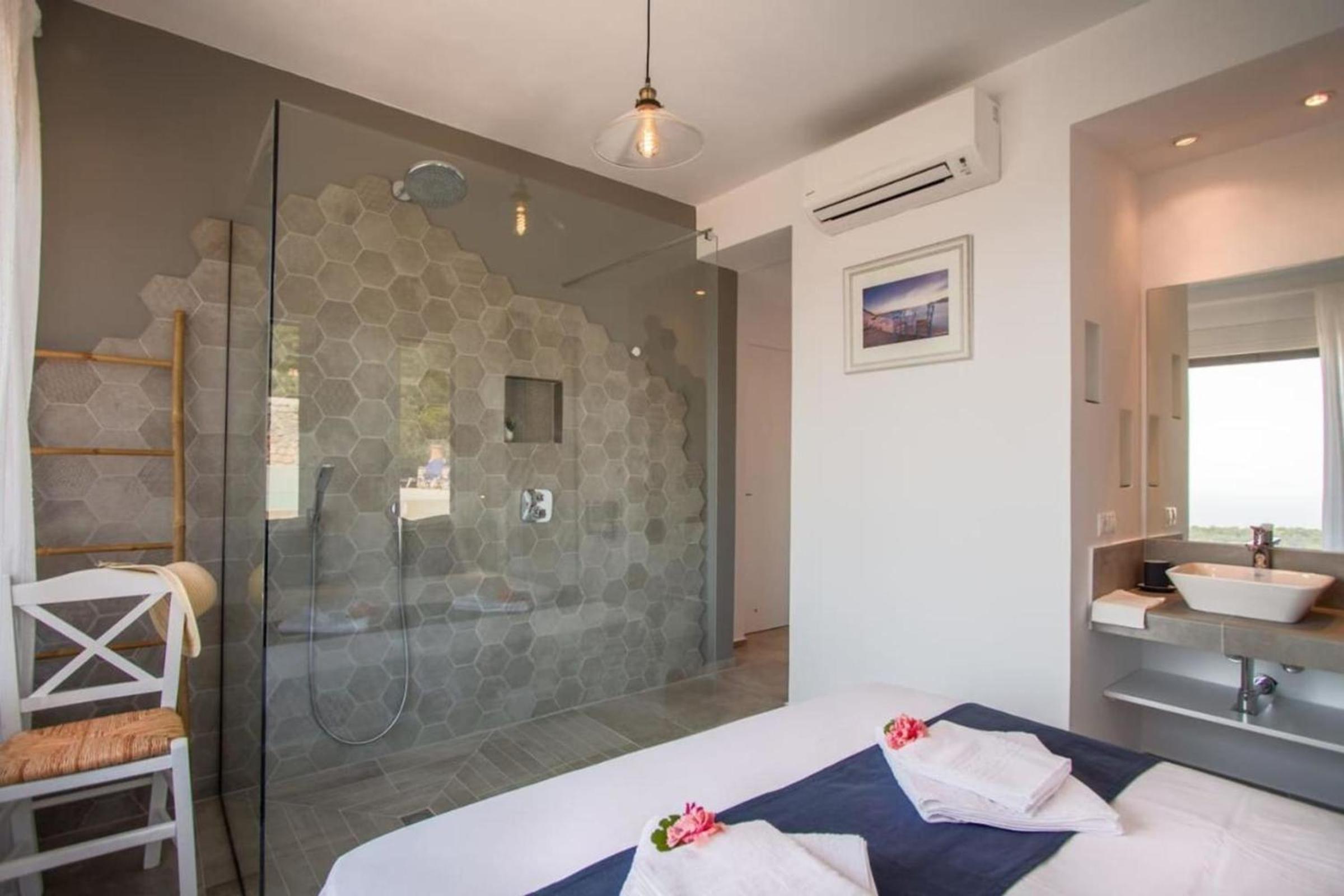 Villa Arkoudi - Enjoy panoramic ocean views from a serene mountain setting view 5
