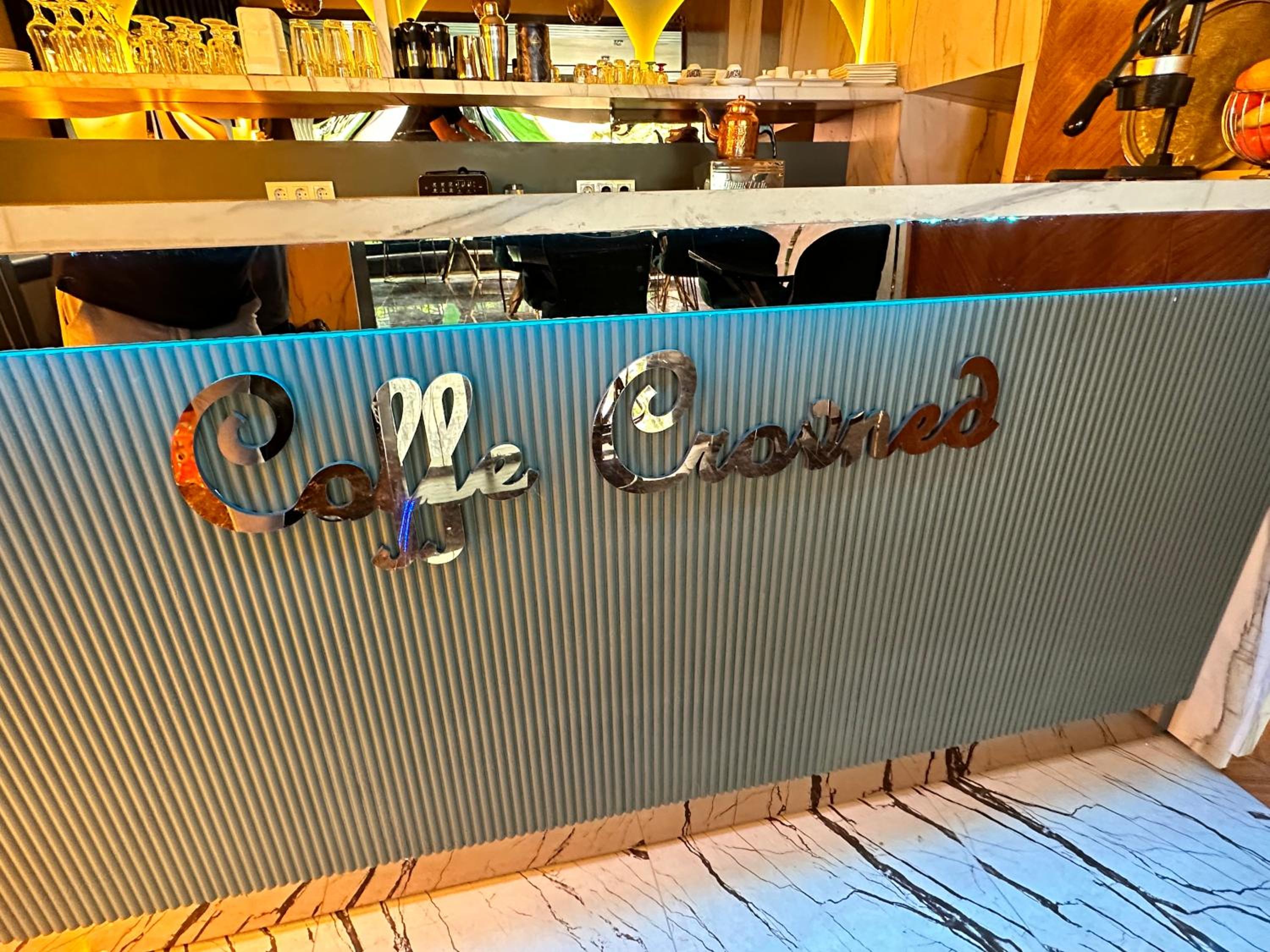 Crowned Plus Otel - Image 6