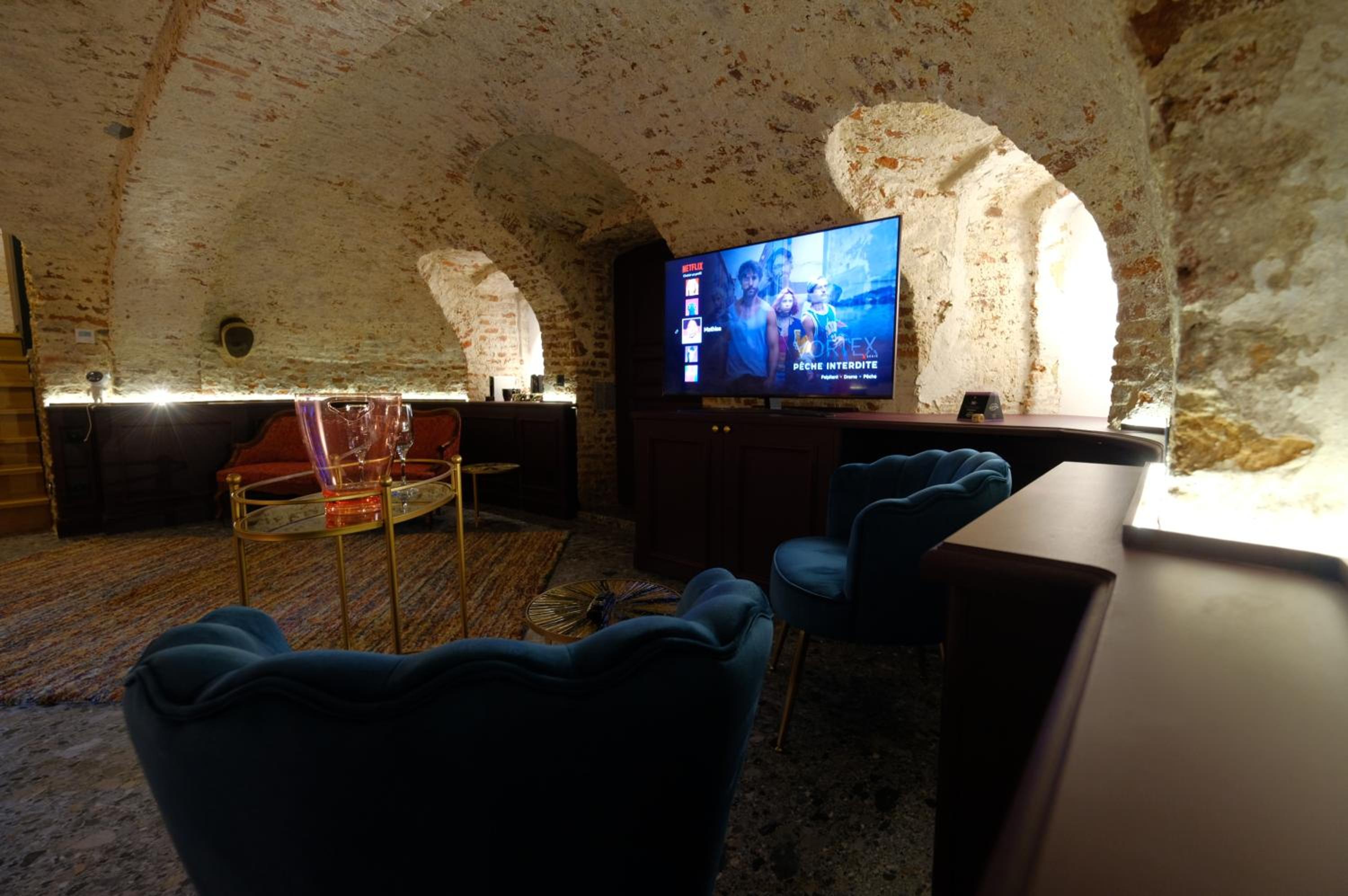 Secret Jacuzzi Mons - Parking privé gratuit
