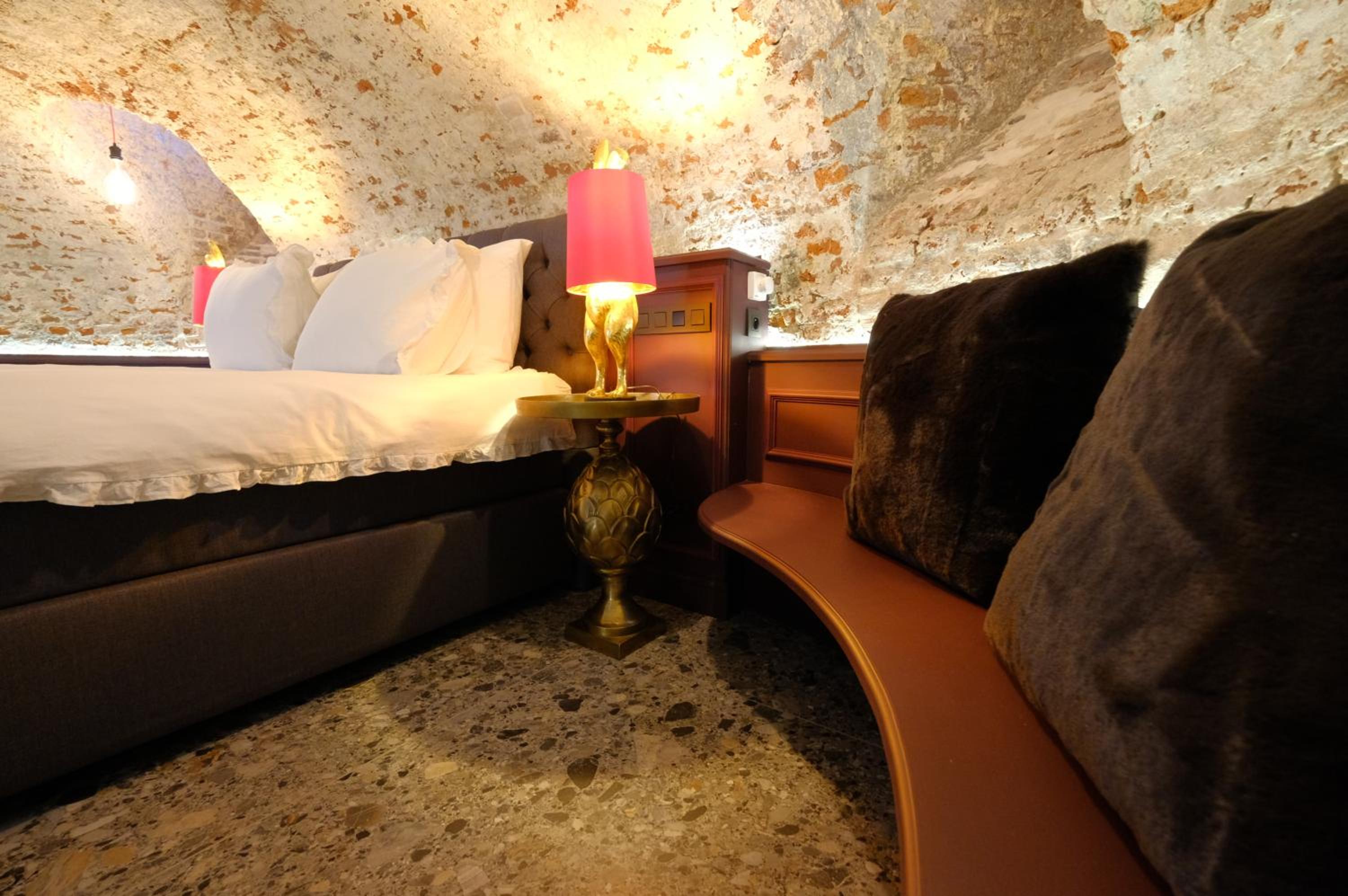 Secret Jacuzzi Mons - Parking privé gratuit
