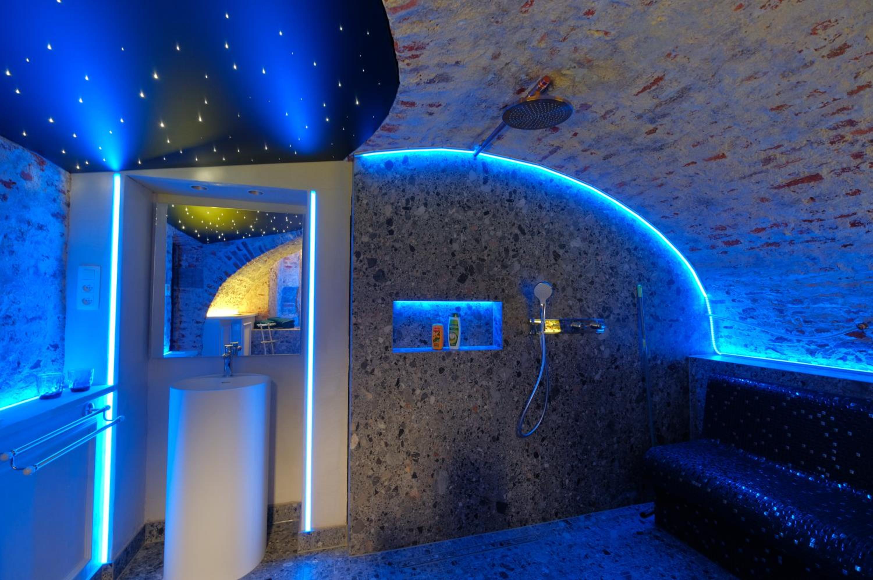 Secret Jacuzzi Mons - Parking privé gratuit