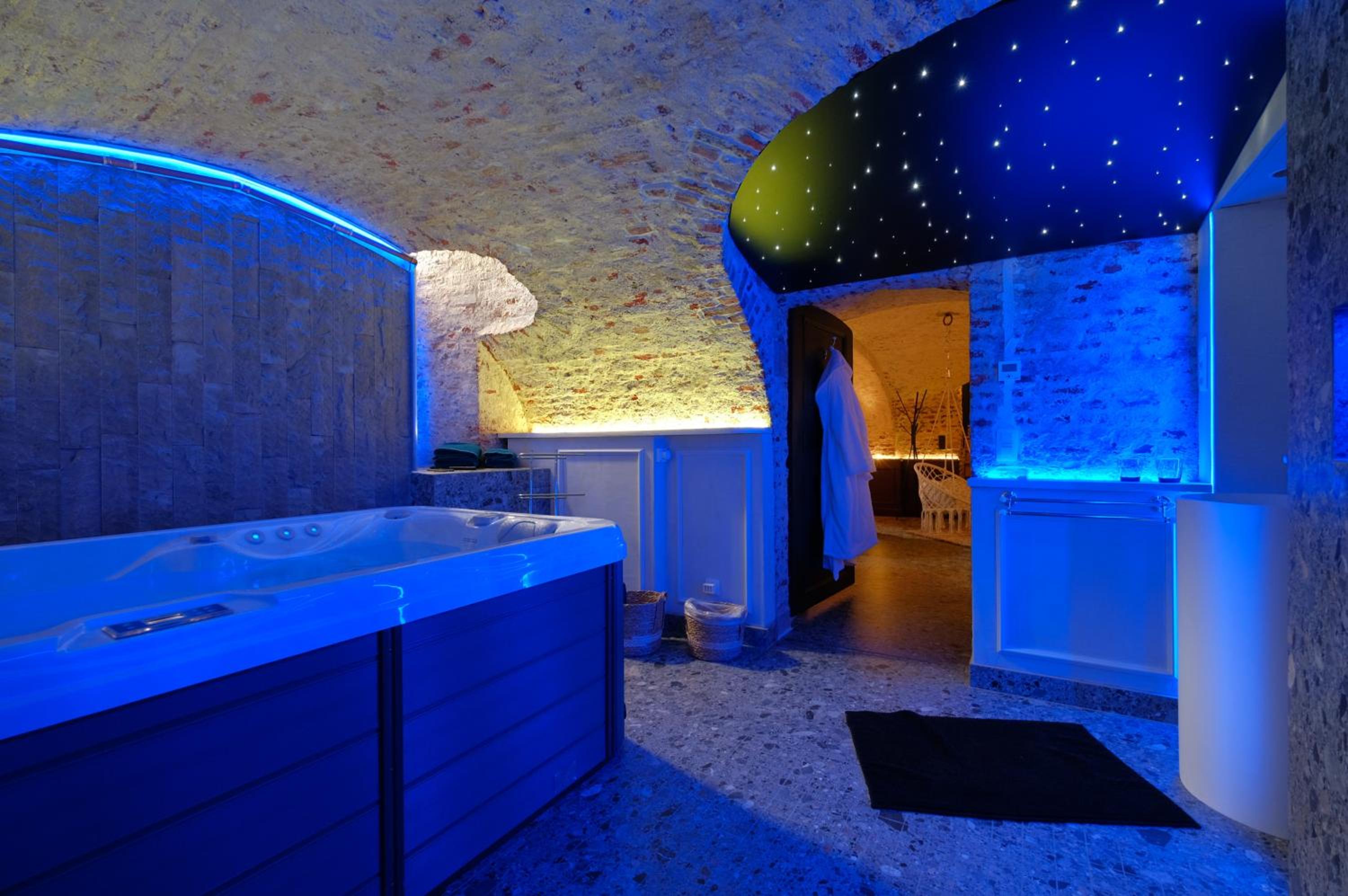 Secret Jacuzzi Mons - Parking privé gratuit