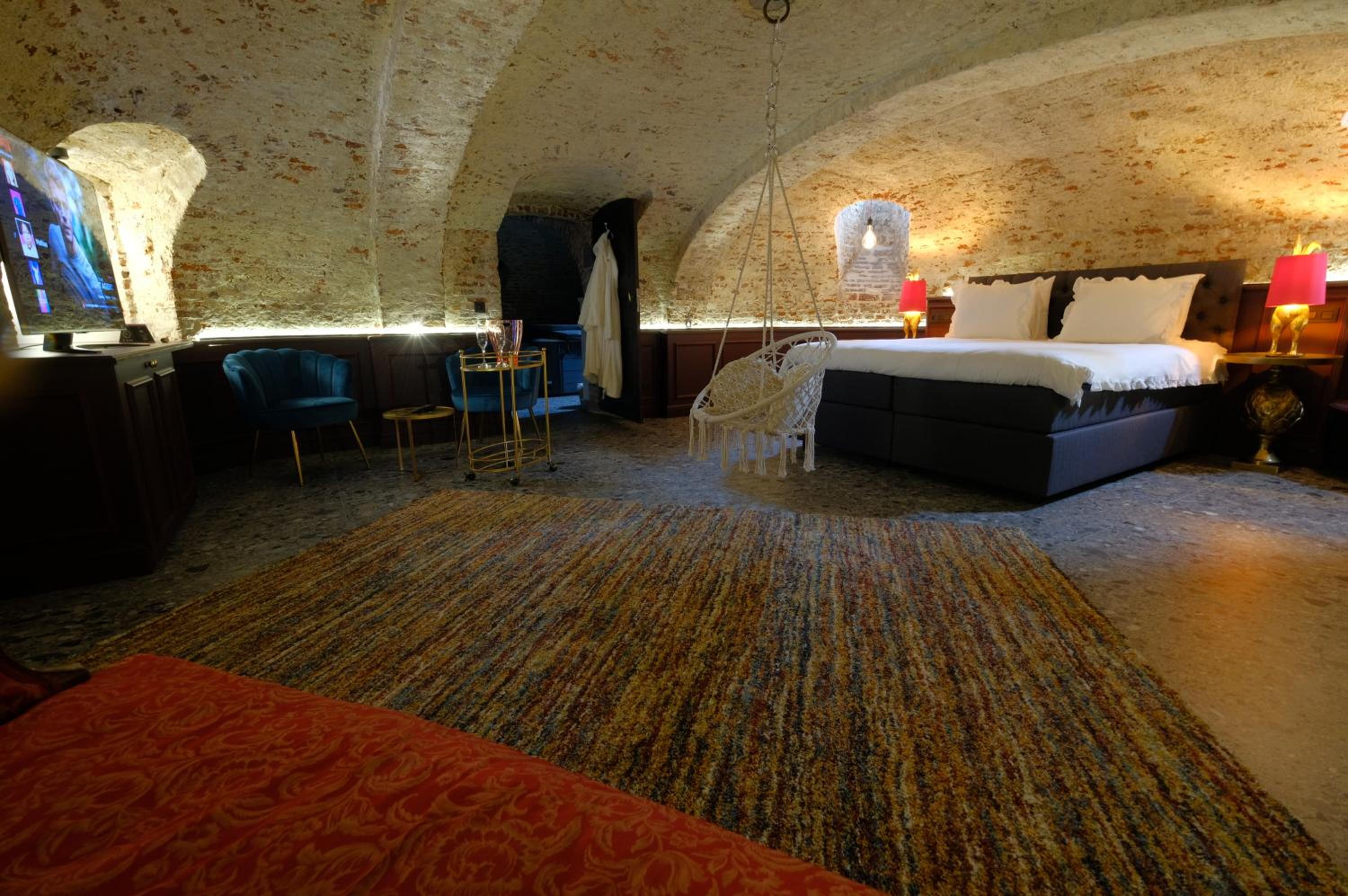 Secret Jacuzzi Mons - Parking privé gratuit