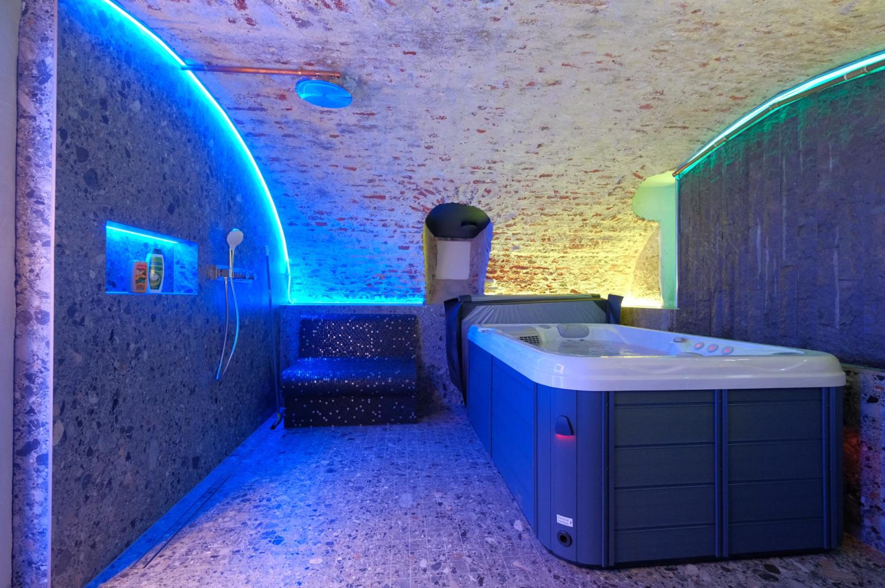 Secret Jacuzzi Mons - Parking privé gratuit