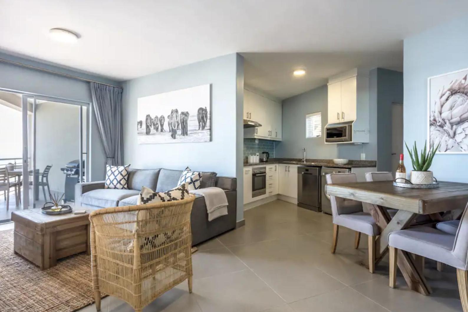 The Atlantic Blue Bloubergstrand Beachfront Apt view 5