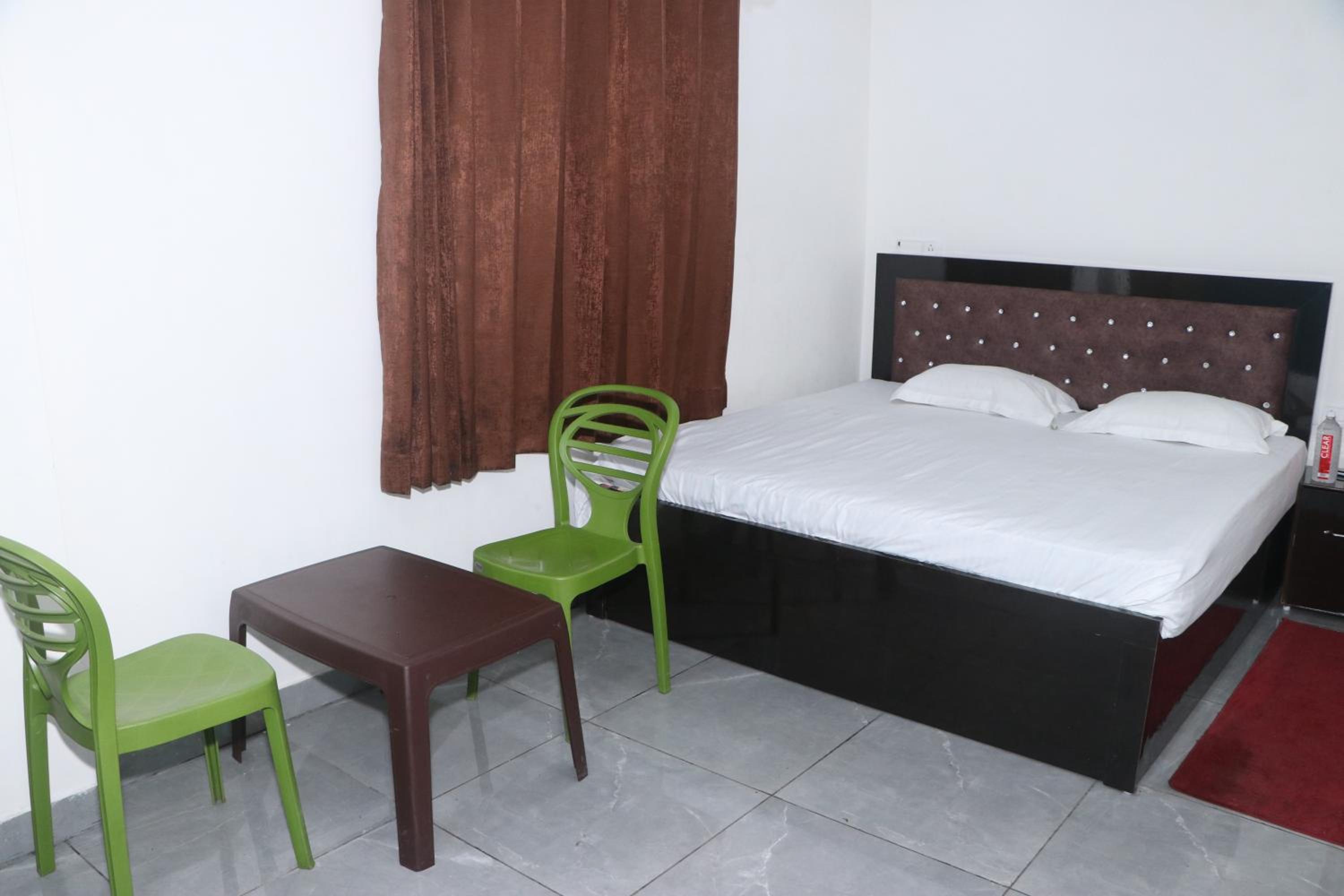 Hotel Crown Residency