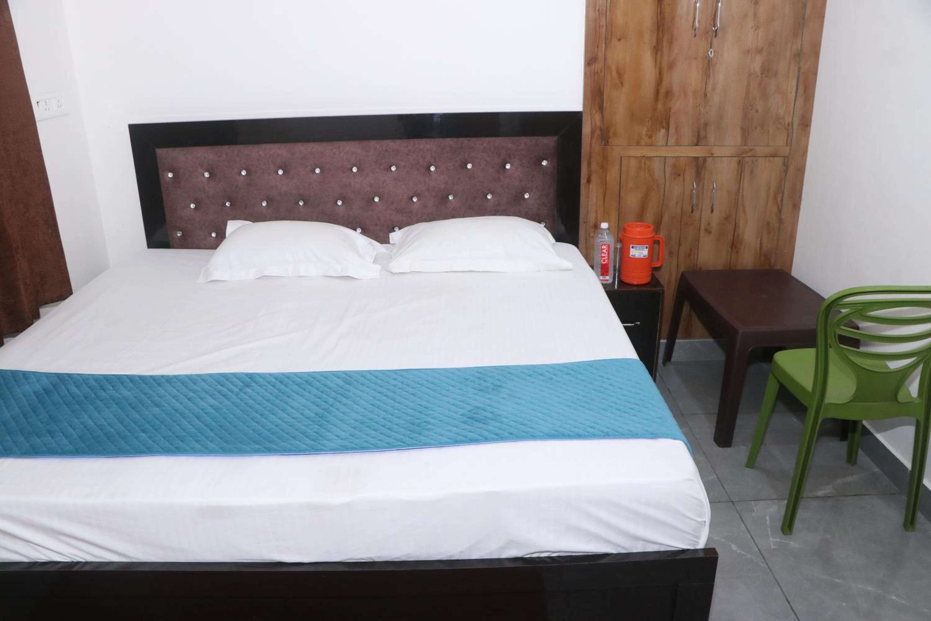 Hotel Crown Residency