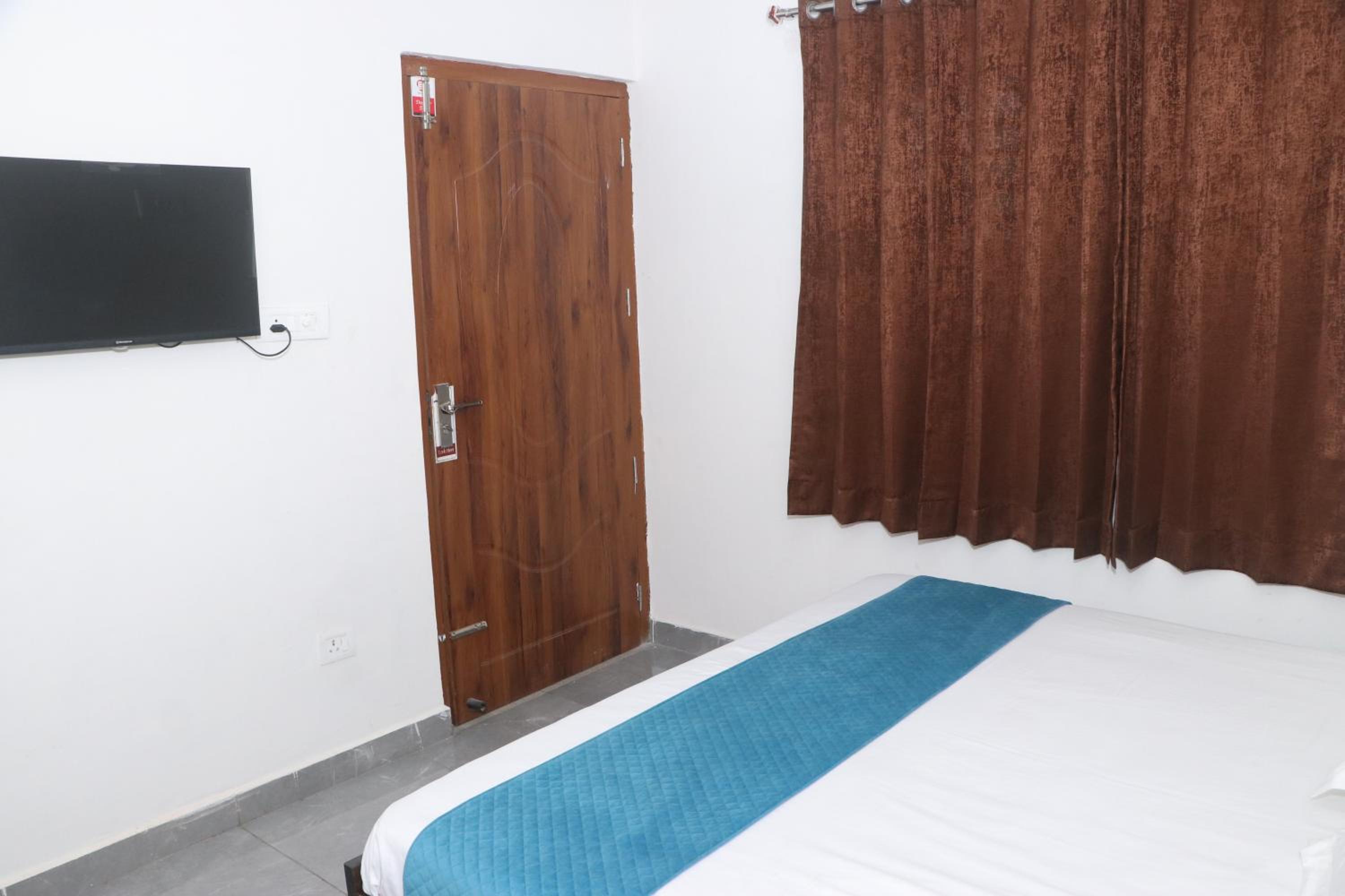 Hotel Crown Residency